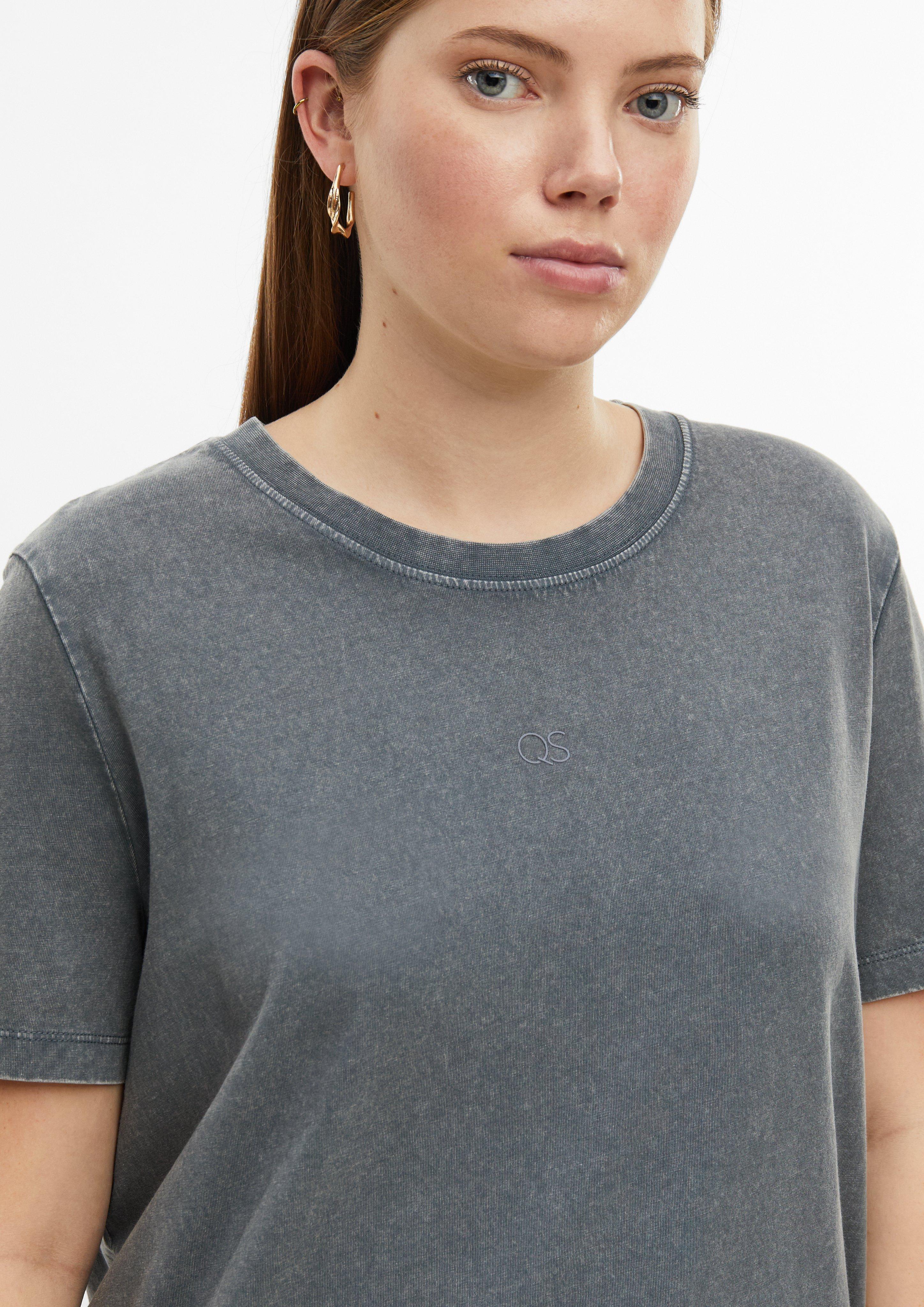 Dames gewassen katoenen shirt met kleine logoprint in grijs van QS CURVE