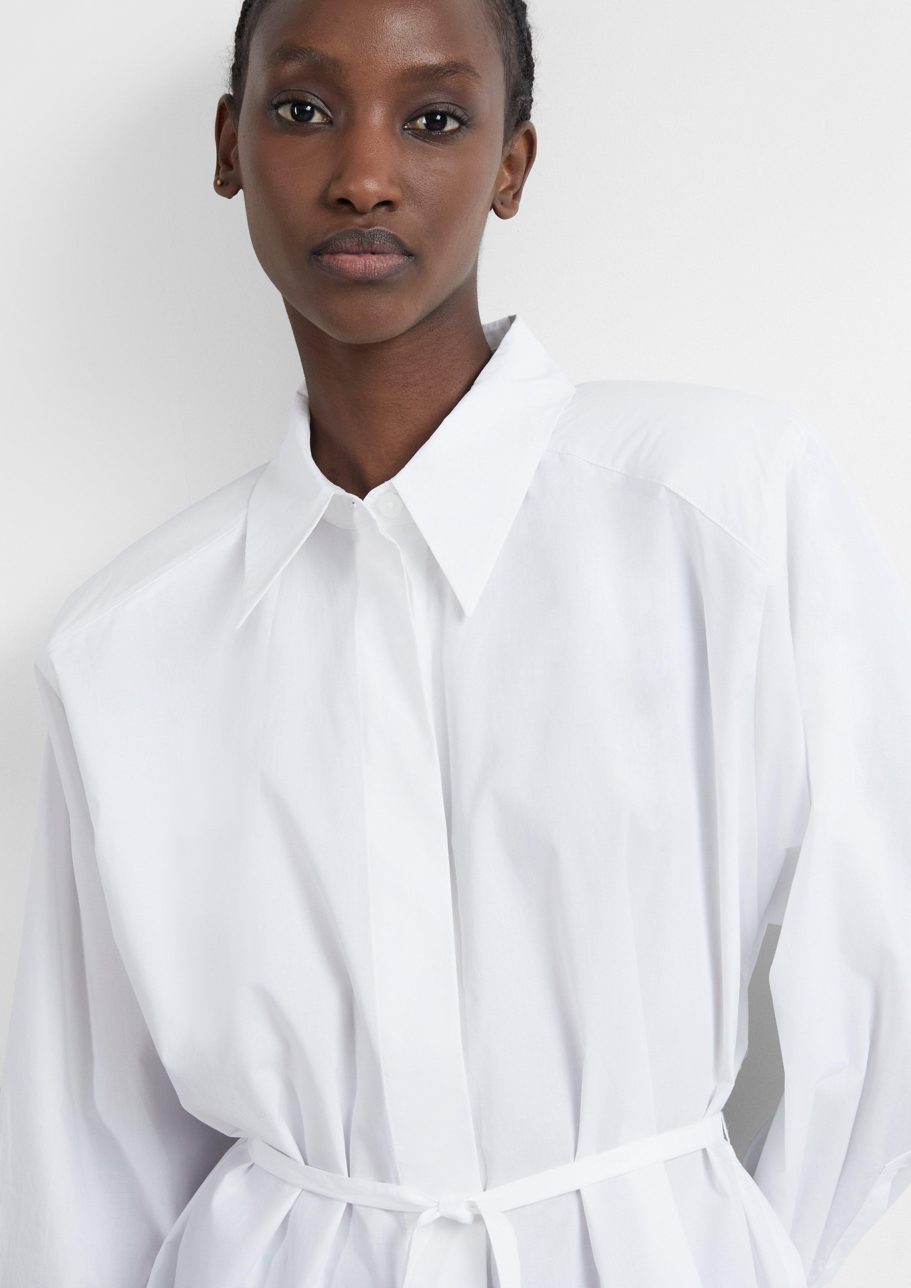 Damen Oversize-Bluse mit Manschetten und Schulterpolstern in weiß von COMMA