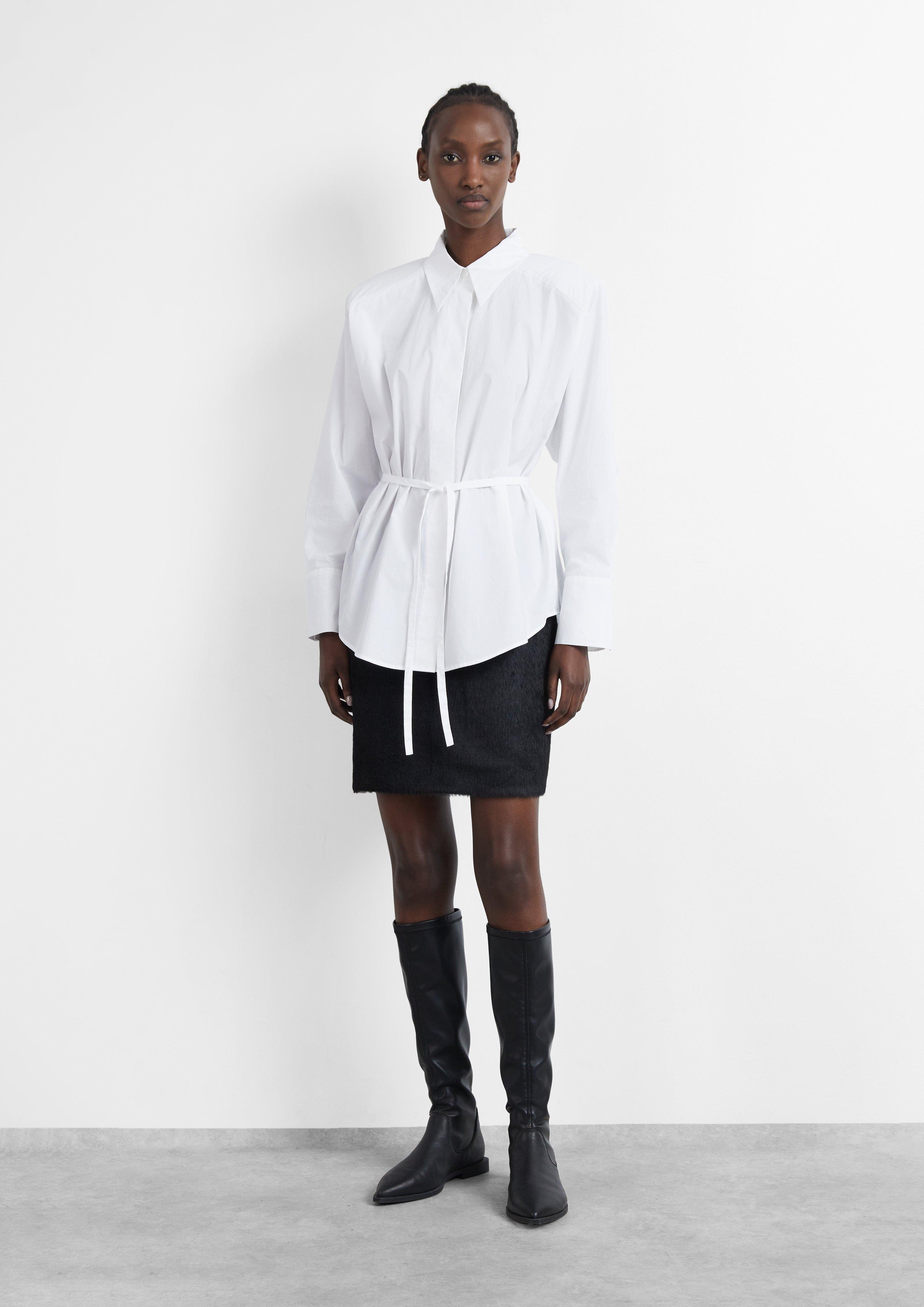 Damen Oversize-Bluse mit Manschetten und Schulterpolstern in weiß von COMMA