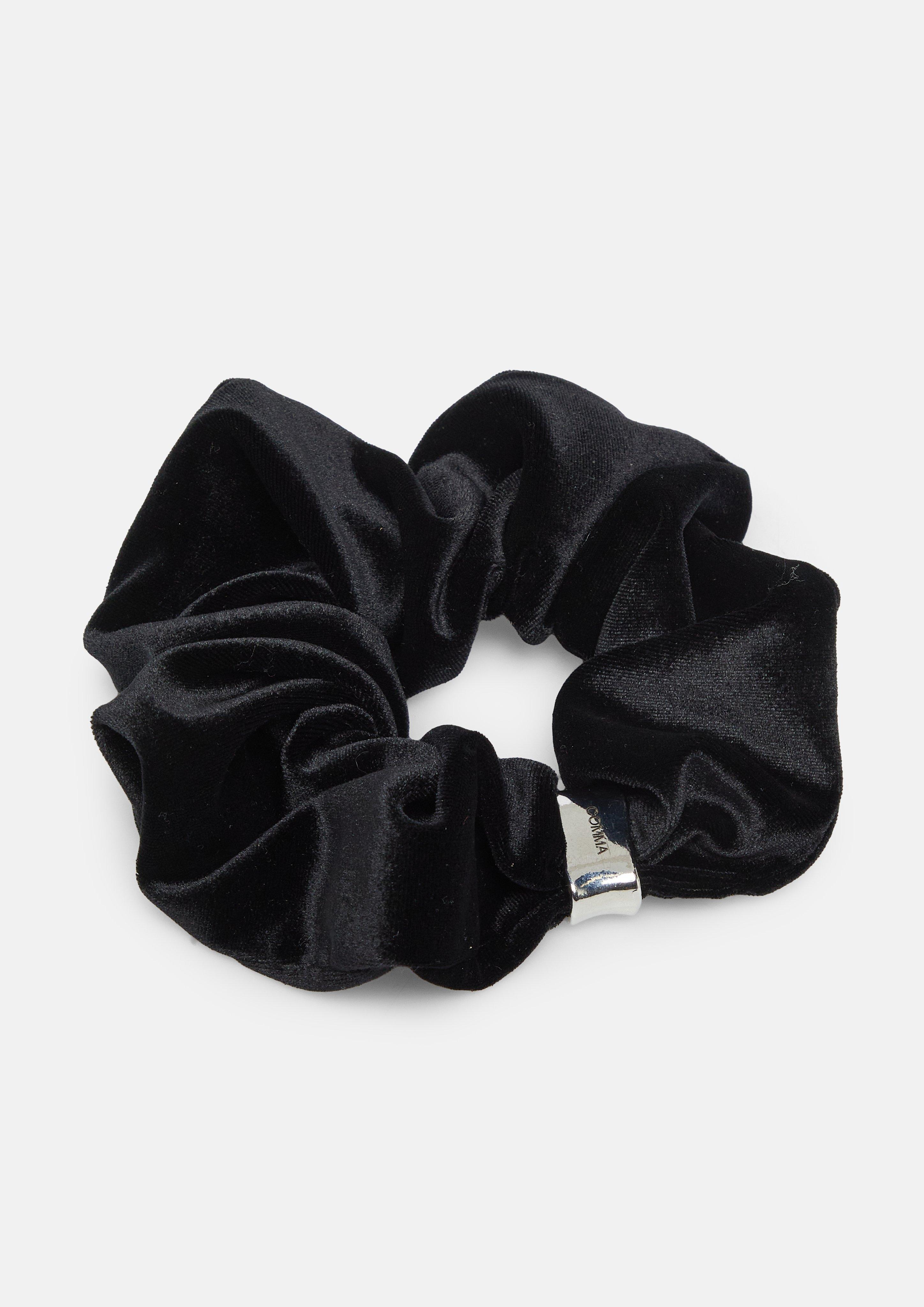Accessories in black by COMMA