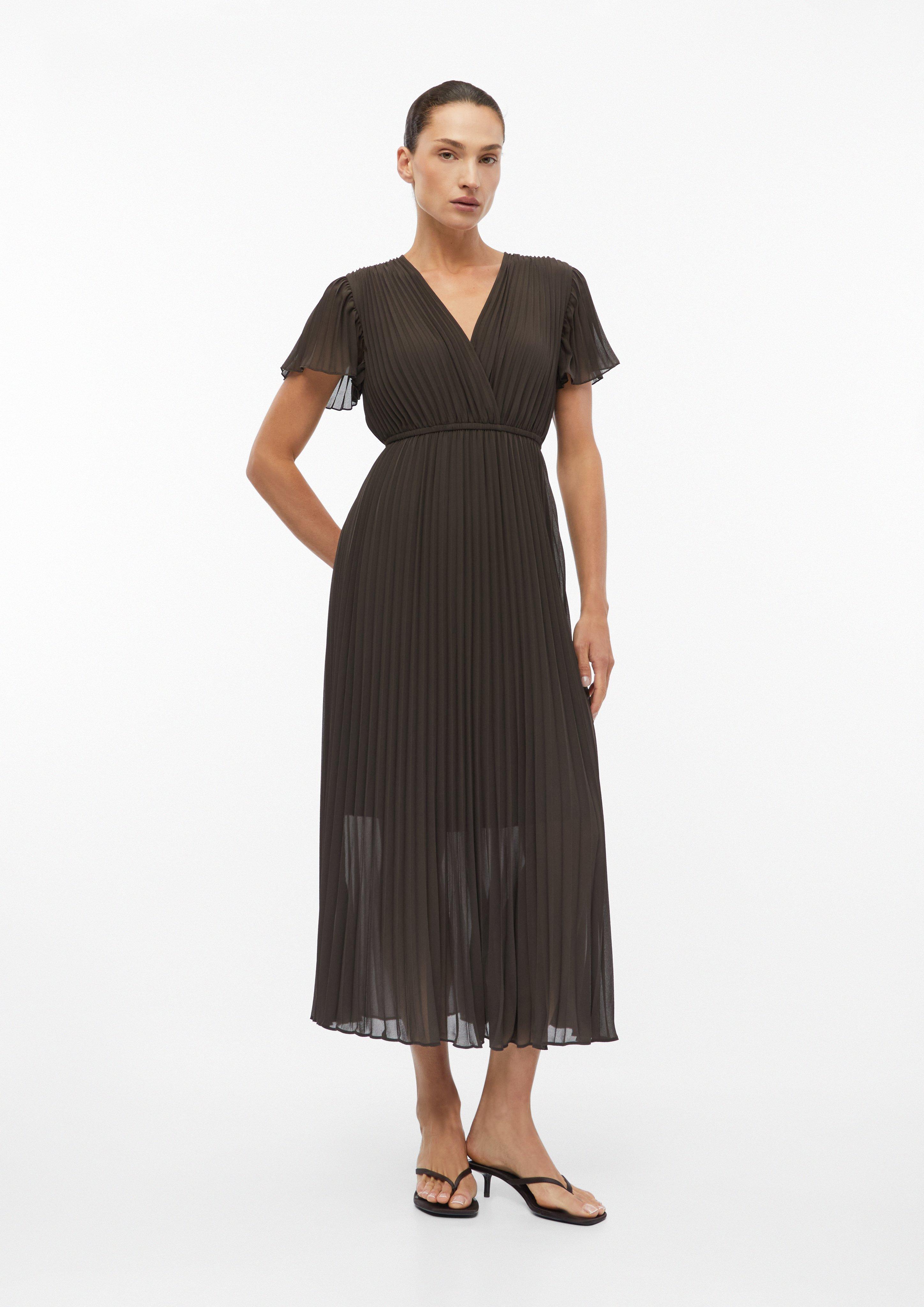 Plissiertes Kleid in Midilänge in dunkelbraun von COMMA