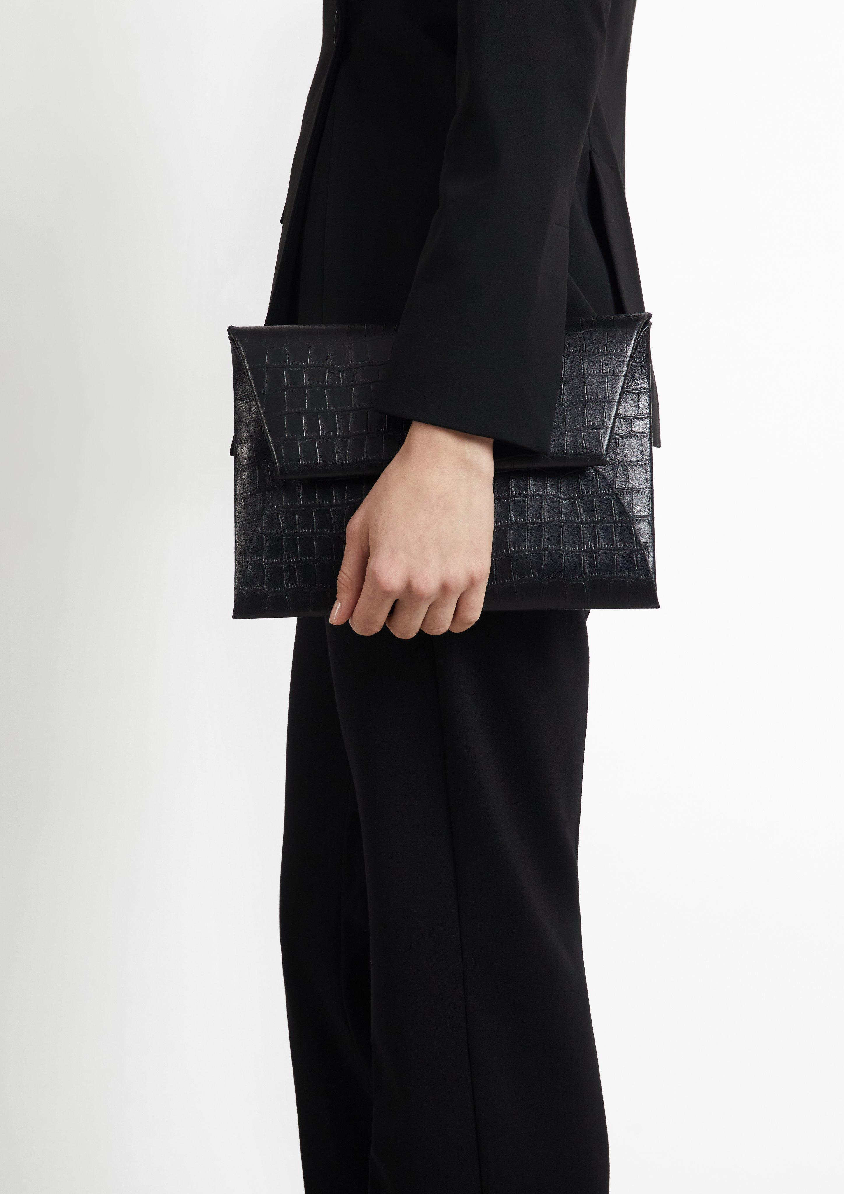Femmes Sac enveloppe en cuir à motif croco en noir de COMMA