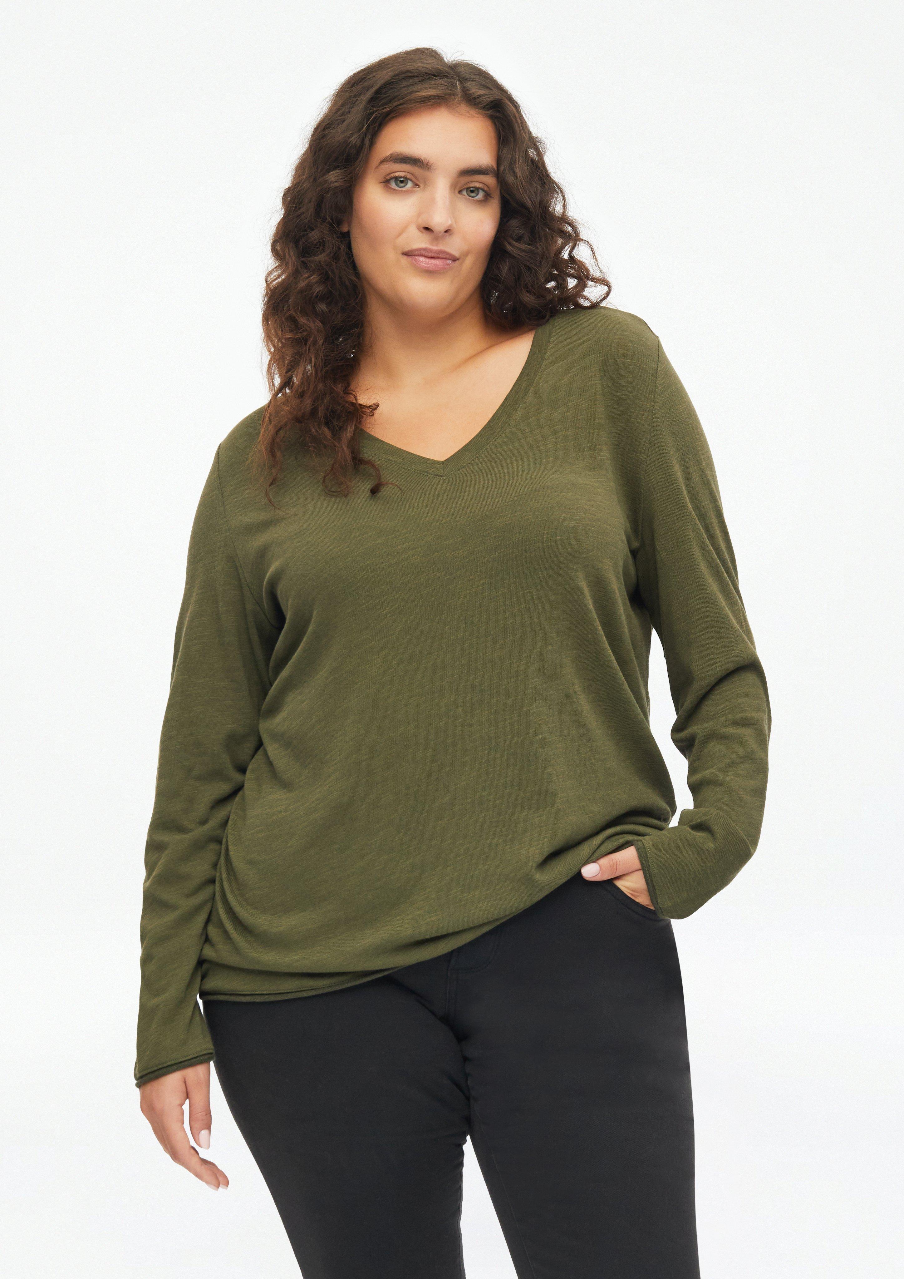 T-Shirt mit V-Ausschnitt und Rollsaum in Farbe olivgrün von s.Oliver CURVE