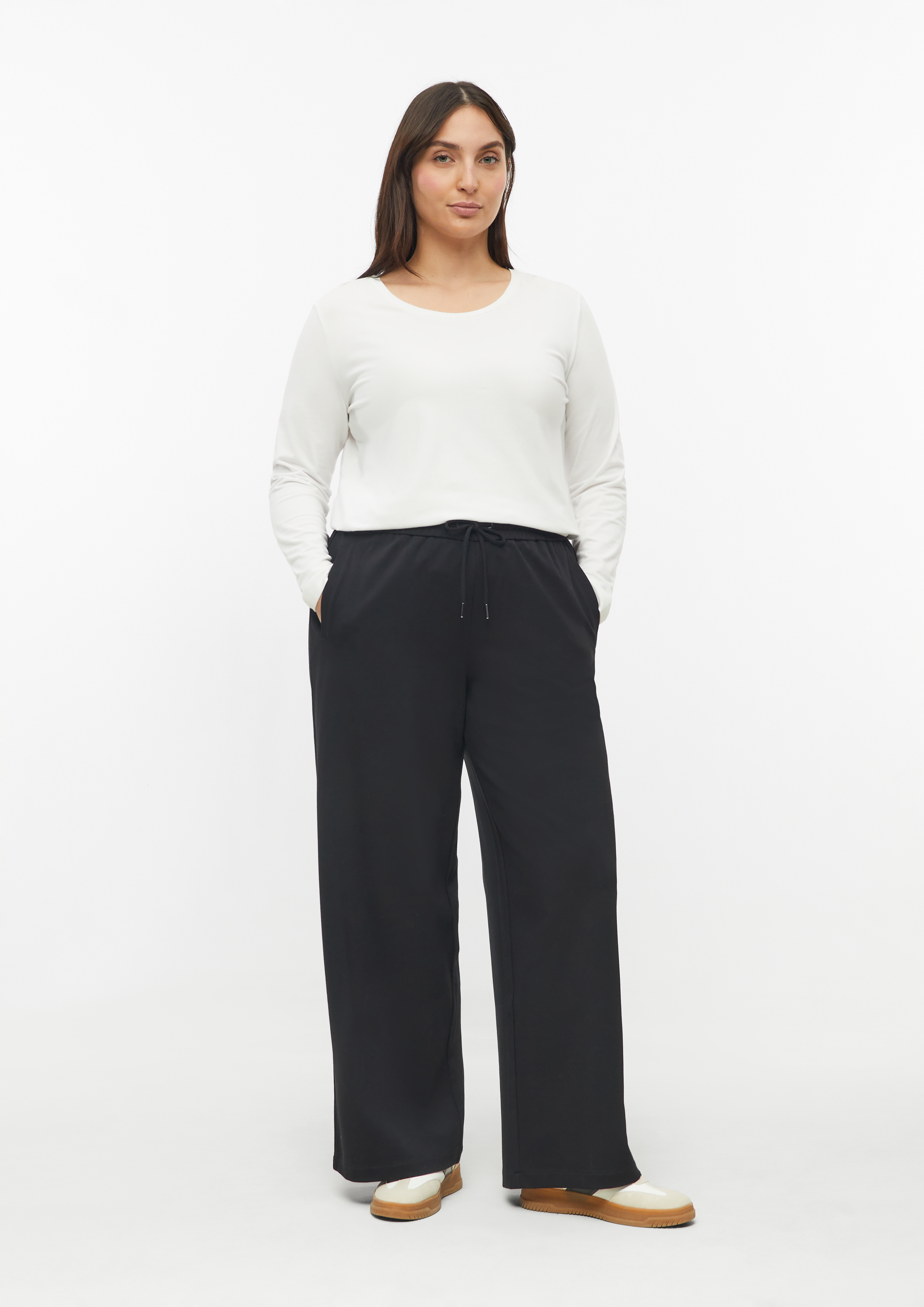 Damen Fließende Hose mit Wide Leg und Elastikbund in schwarz von s.Oliver CURVE