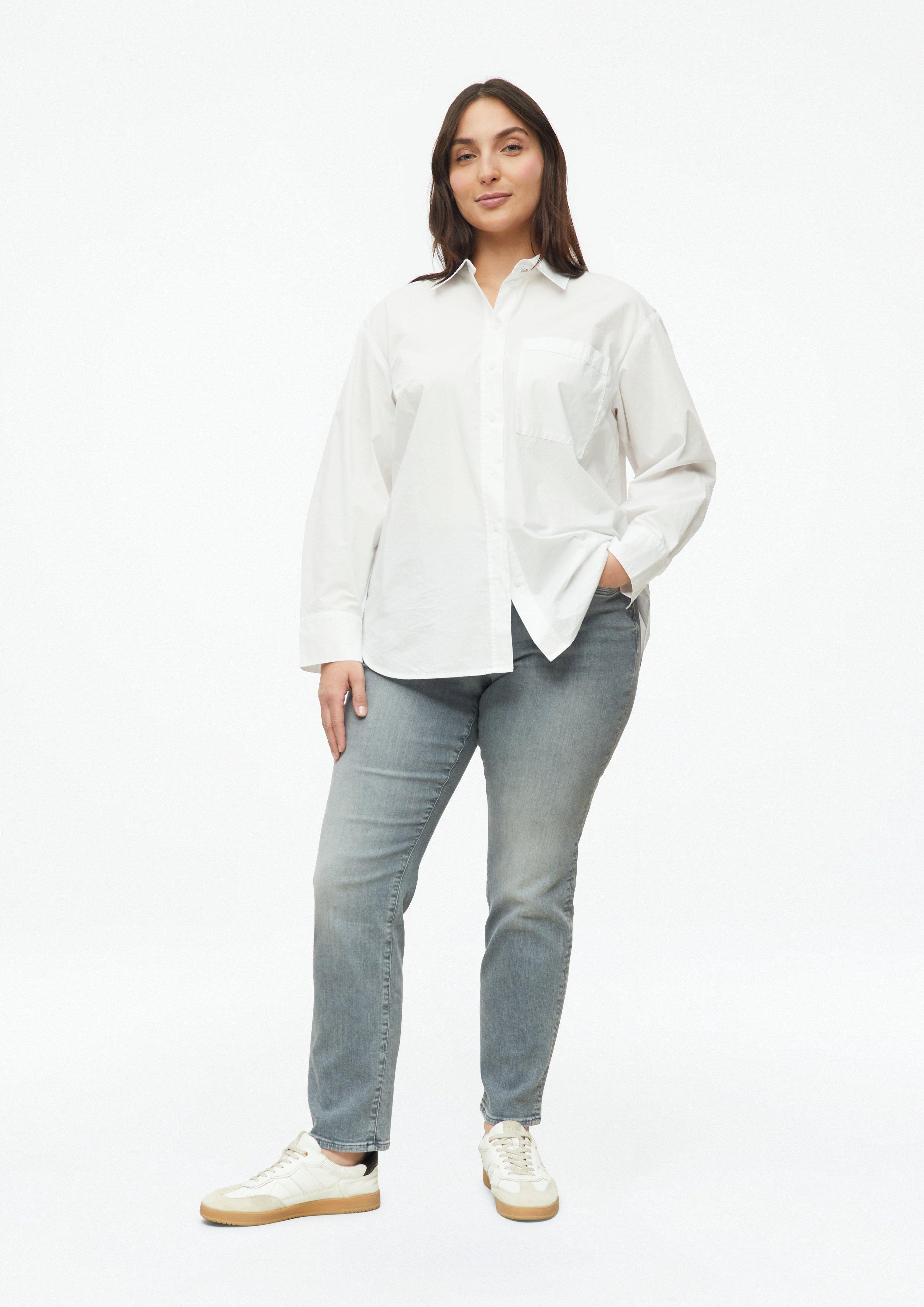 Jeans / Coupe slim / Taille mi-haute / Jambe ajustée en gris de s.Oliver CURVE