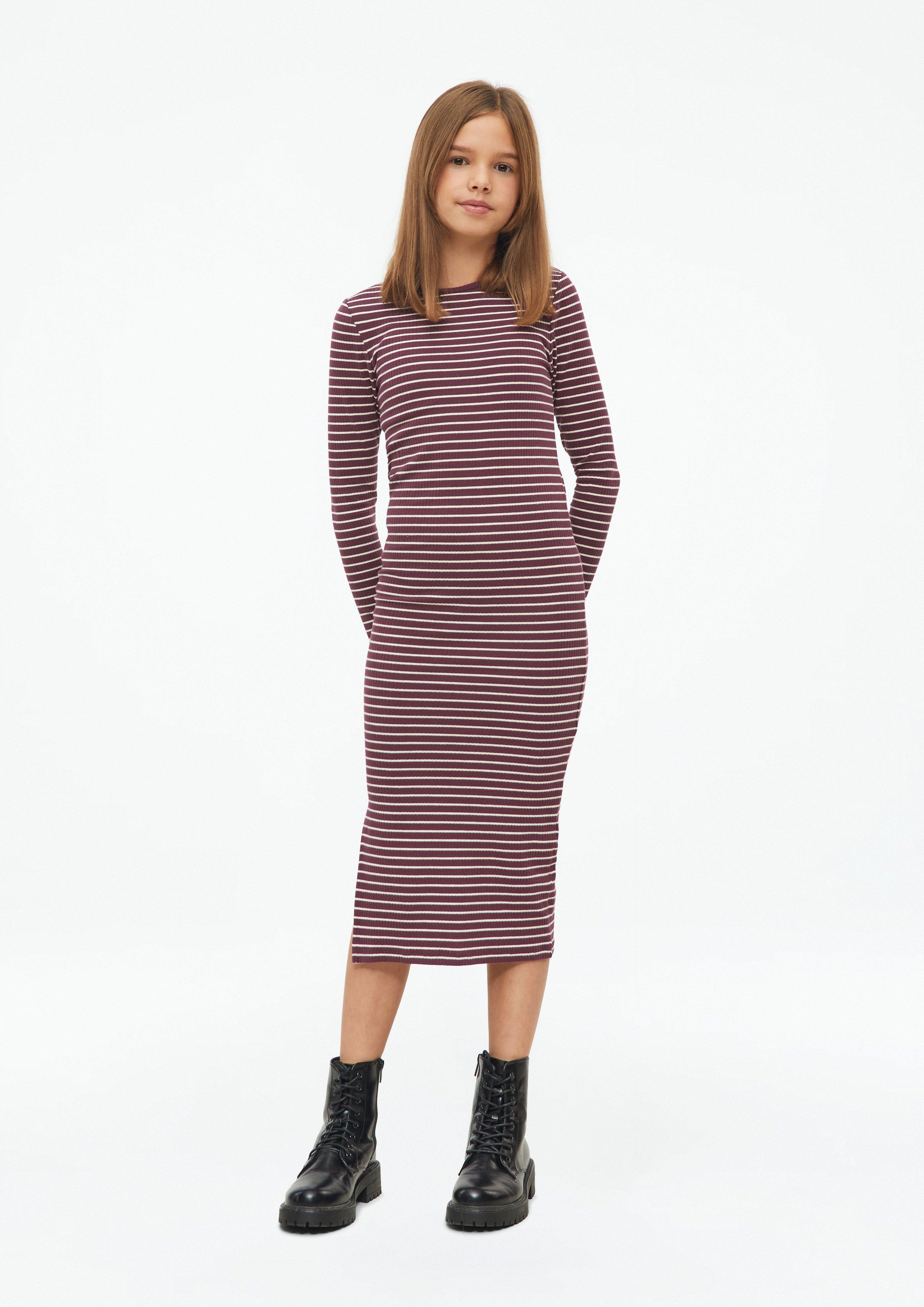 Robe côtelée à la coupe ajustée avec fente sur le côté en bordeaux de s.Oliver