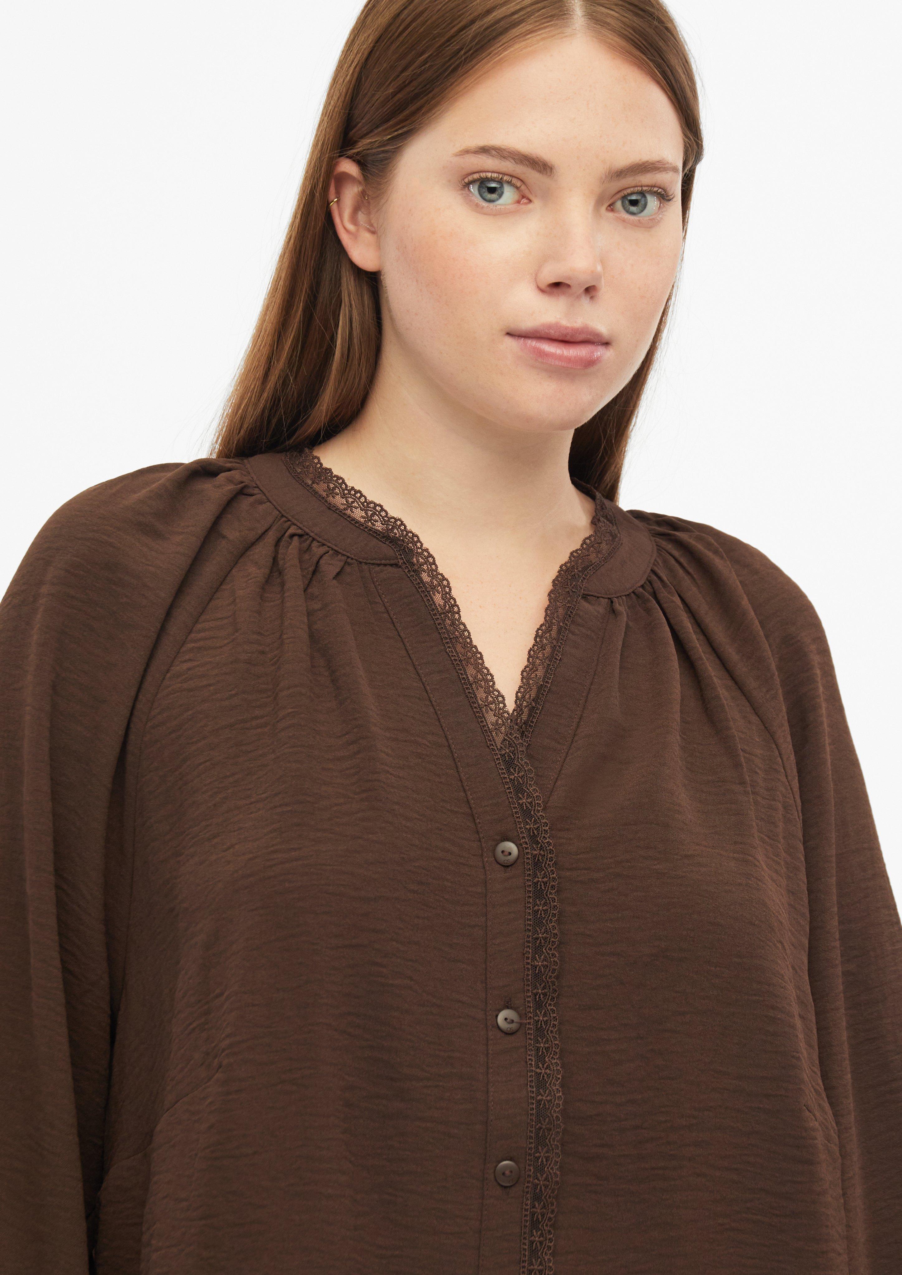 Damen Tunikabluse mit Spitze am Ausschnitt in braun von QS CURVE