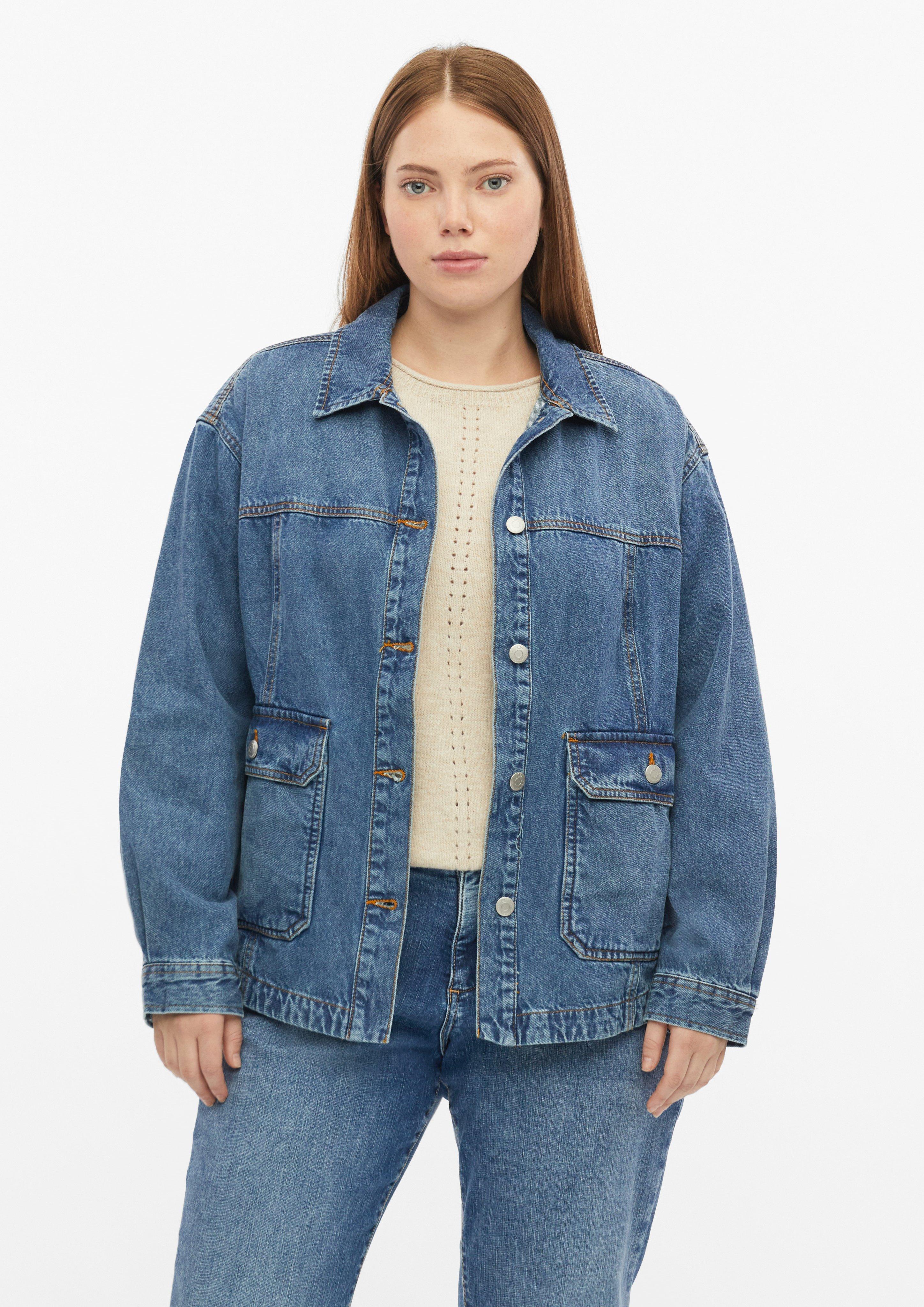 Surchemise en denim avec poches plaquées en bleu de QS CURVE