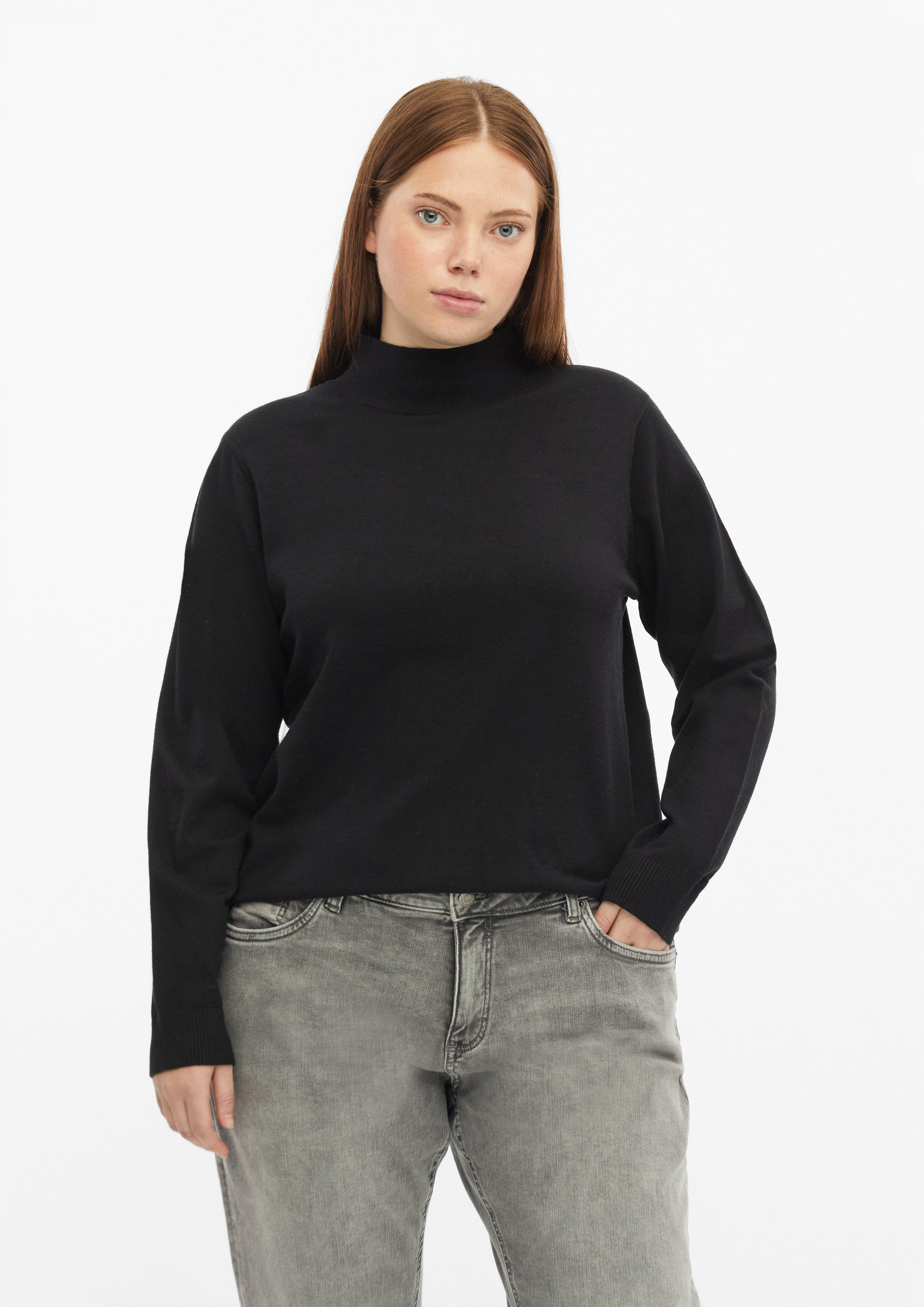 Pull en mélange de viscose à col montant en noir de QS CURVE