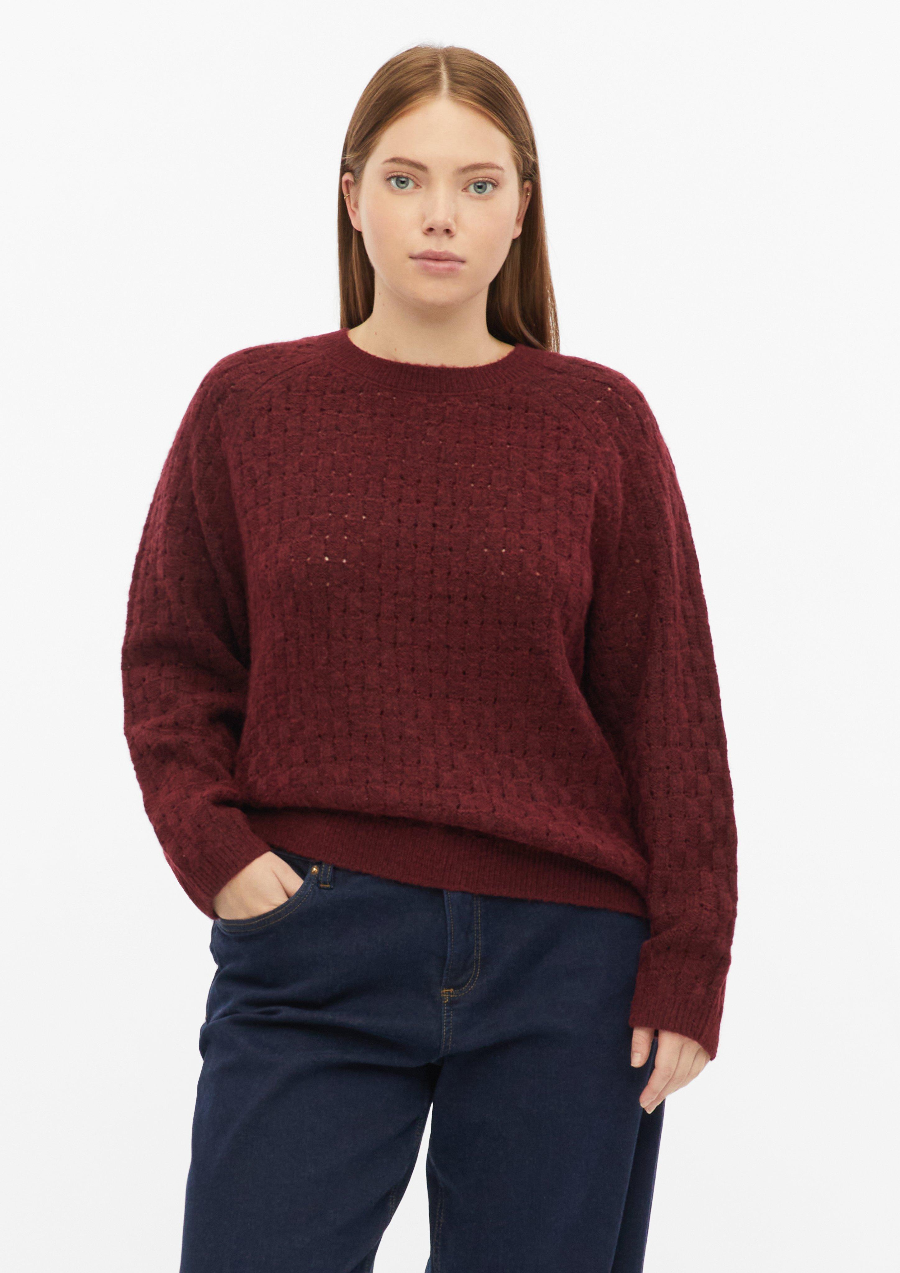 Pull doux au motif texturé en bordeaux de QS CURVE