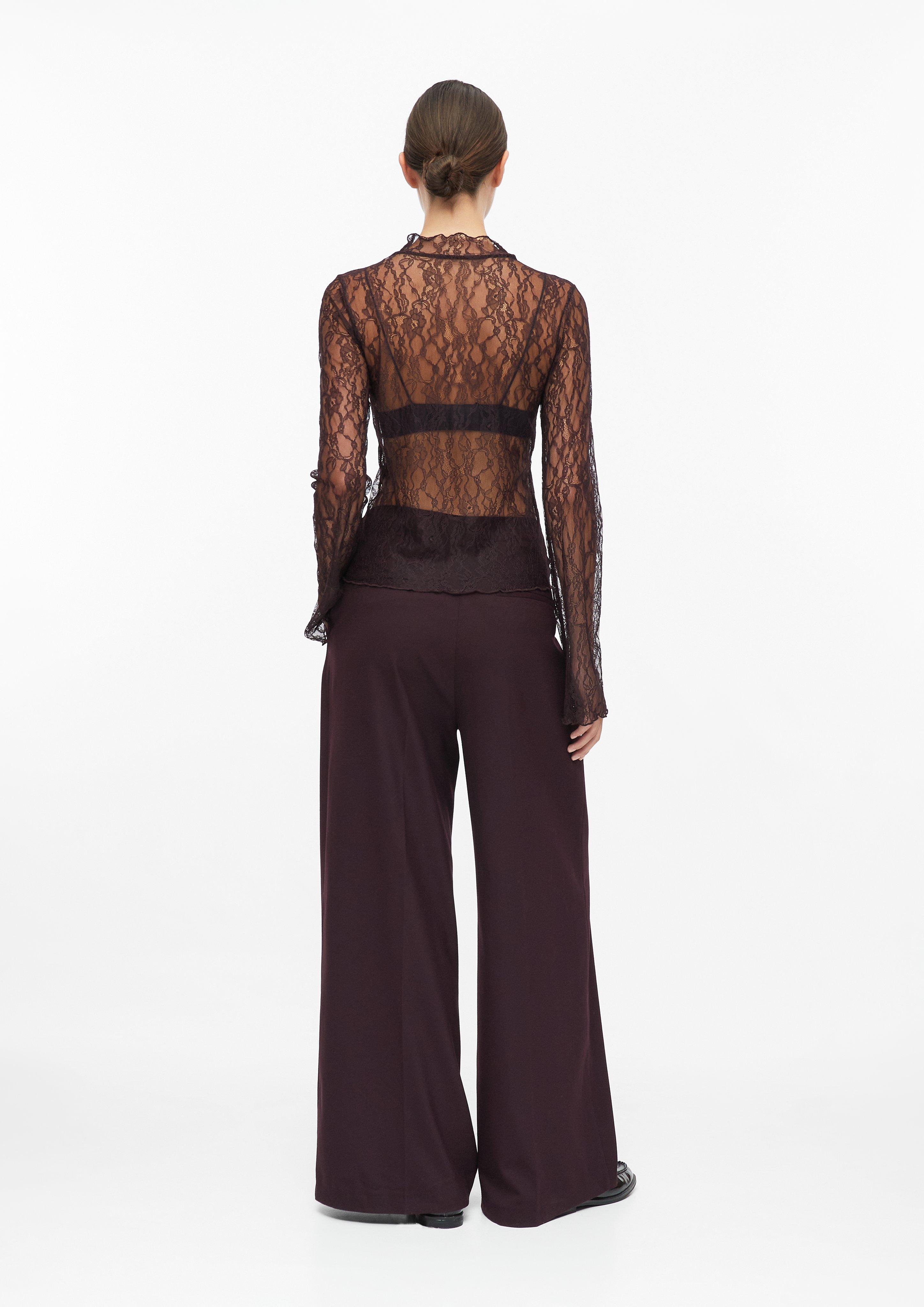 Damen Spitzen-Langarmshirt mit Trompetenärmeln in lila von comma