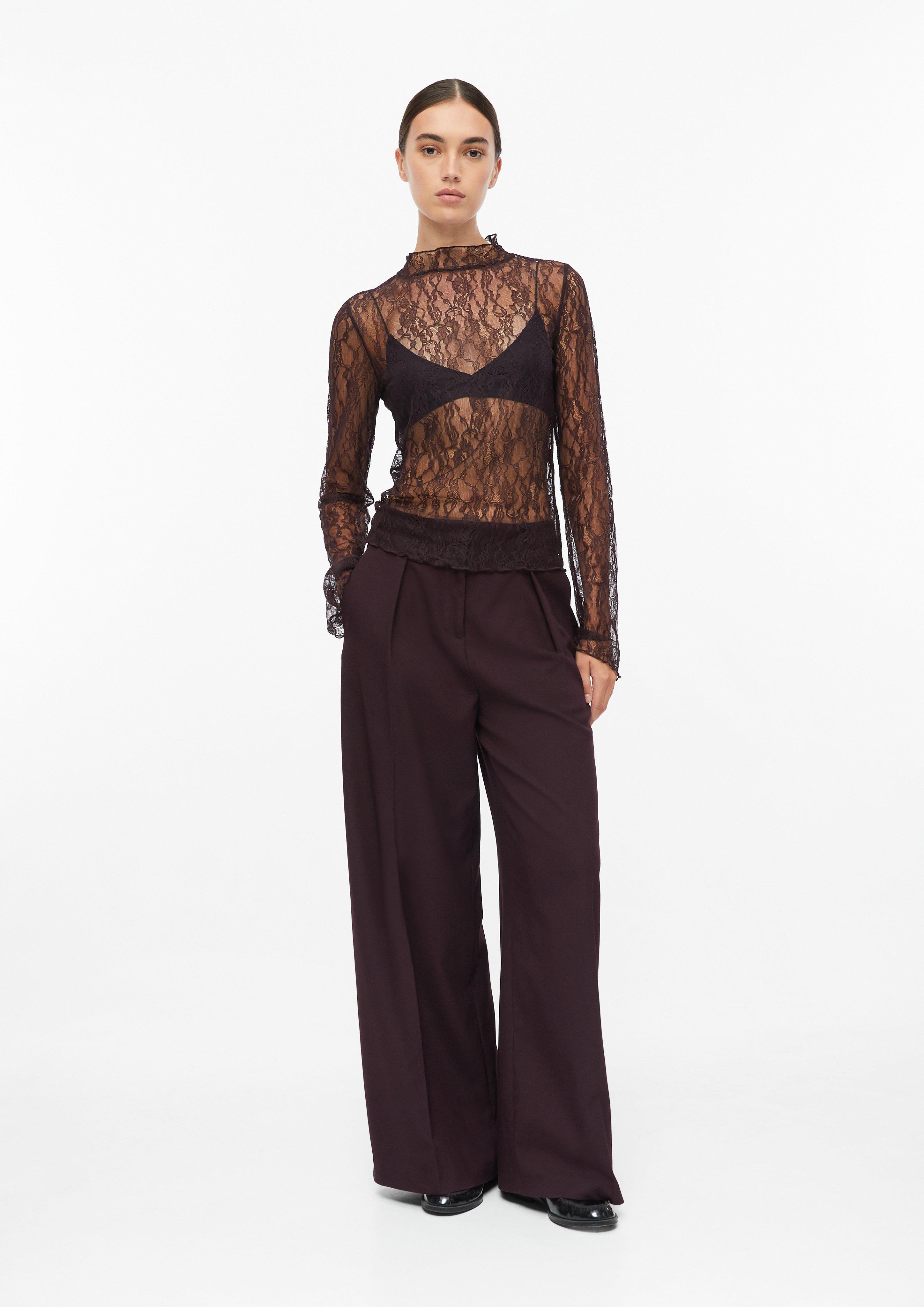 Damen Spitzen-Langarmshirt mit Trompetenärmeln in lila von comma
