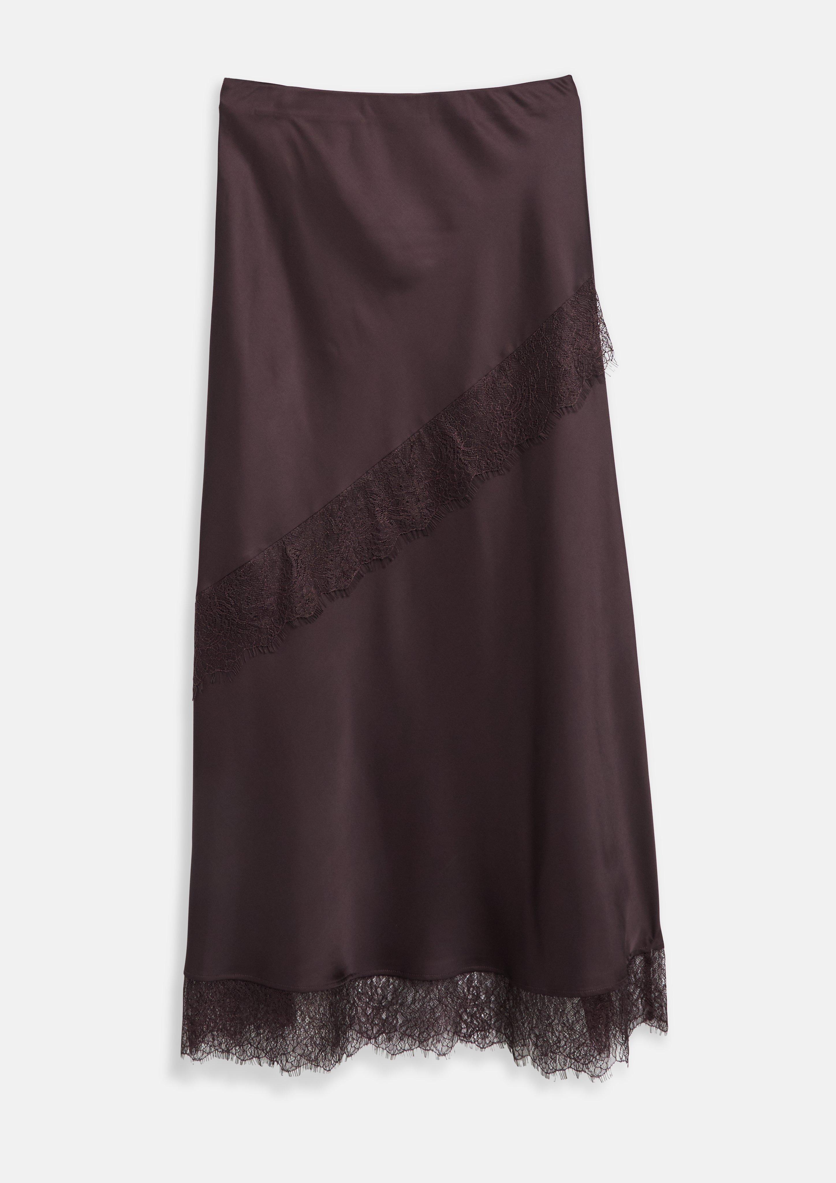 Langer Satin-Rock mit Spitzeneinsatz in lila von COMMA