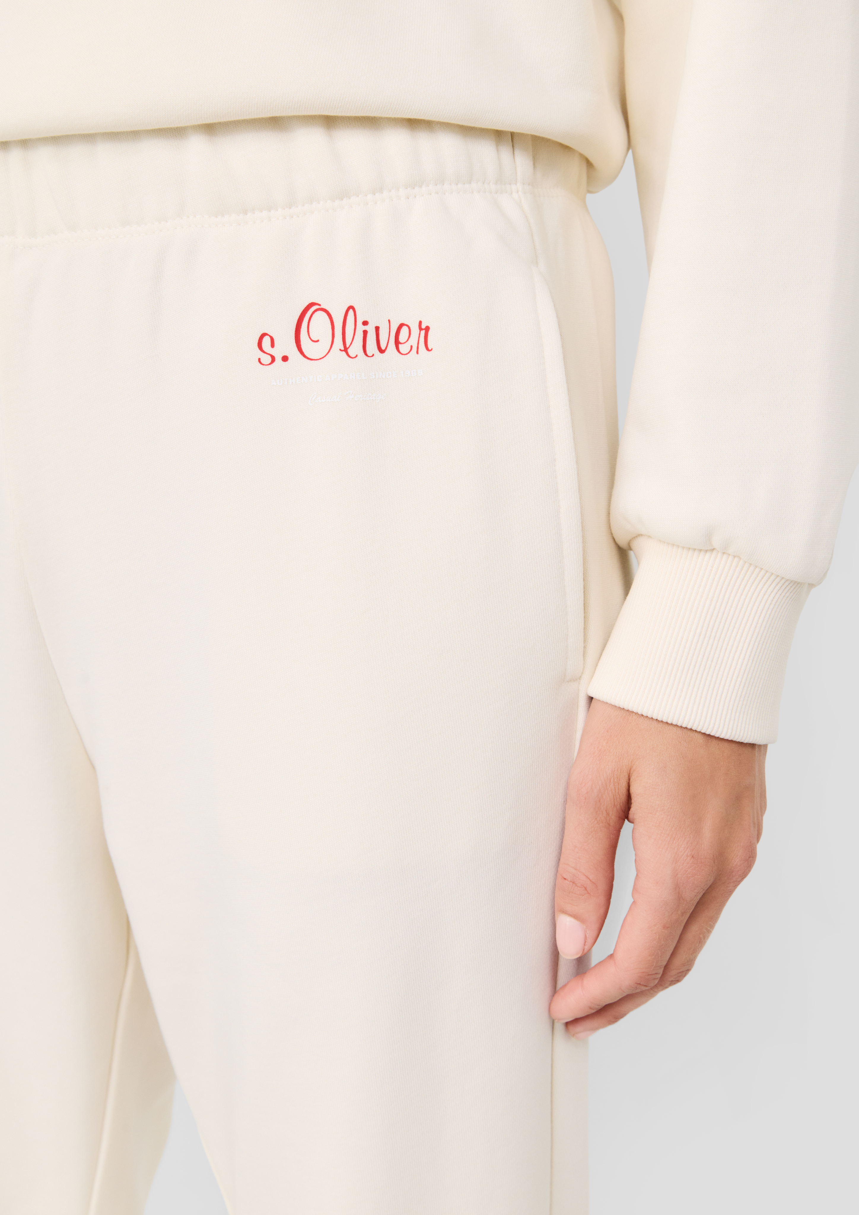 Femmes s.Oliver x Heidi Klum : pantalon de jogging à logo en crème de s.Oliver