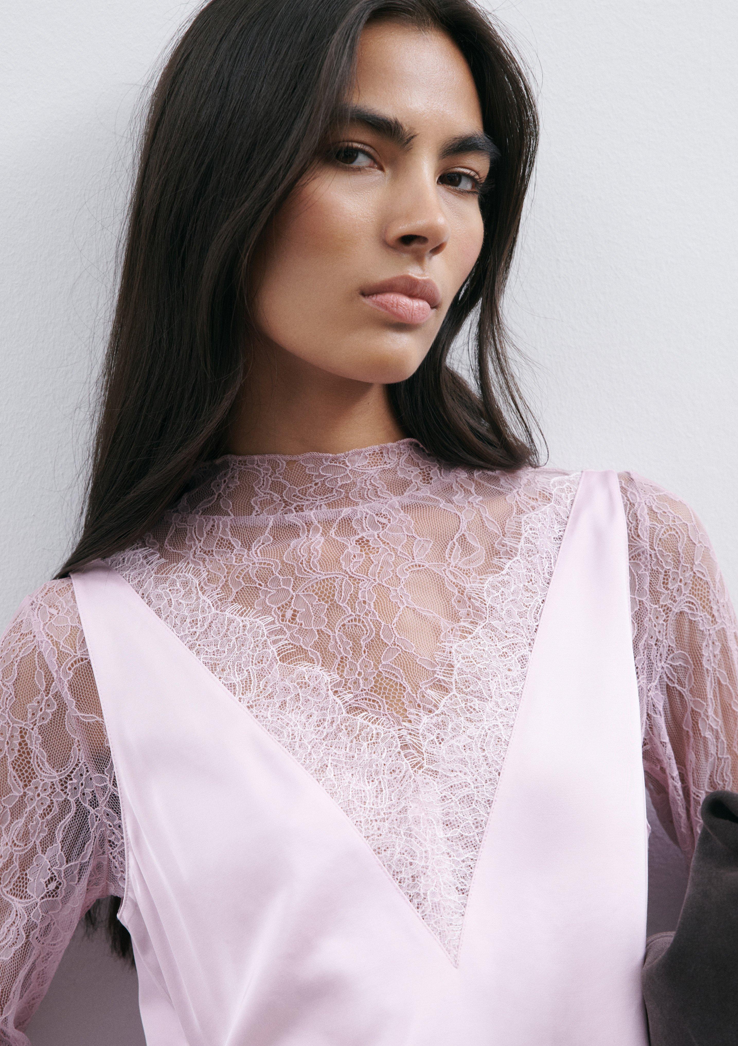 Bluse in zartrosa von COMMA