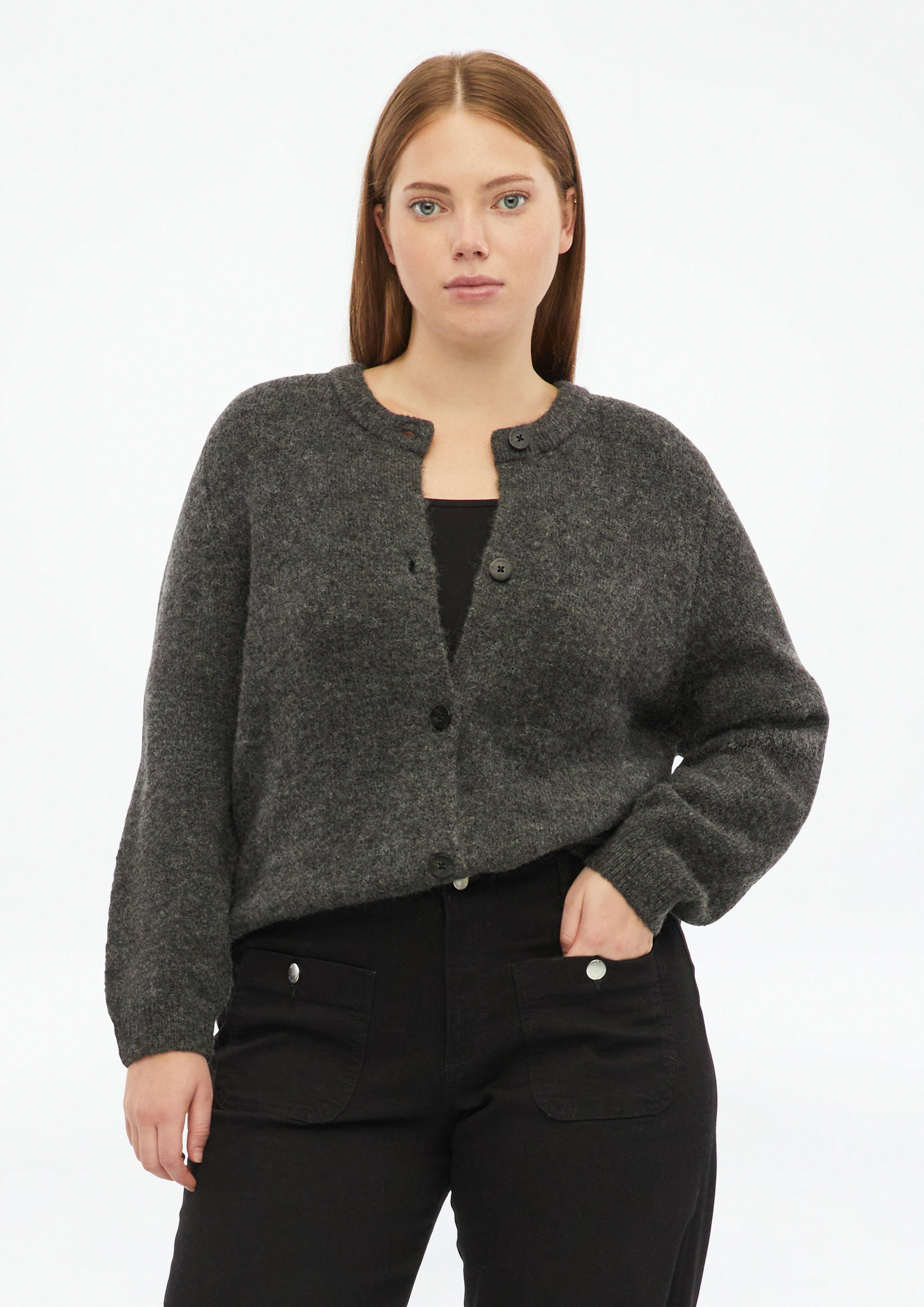 Cardigan doux à l'aspect chiné en gris foncé de QS CURVE