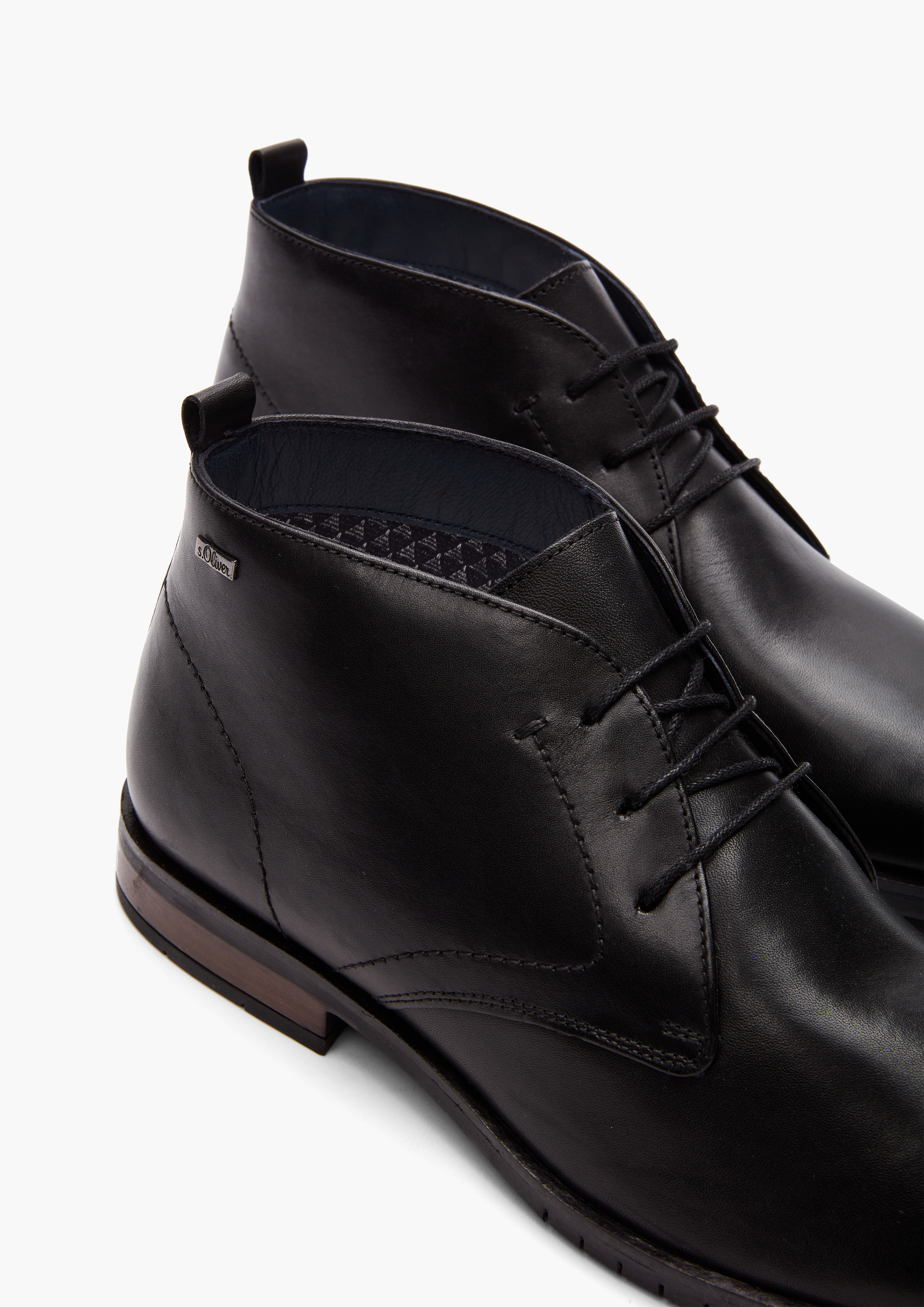 Schnürschuhe in 001