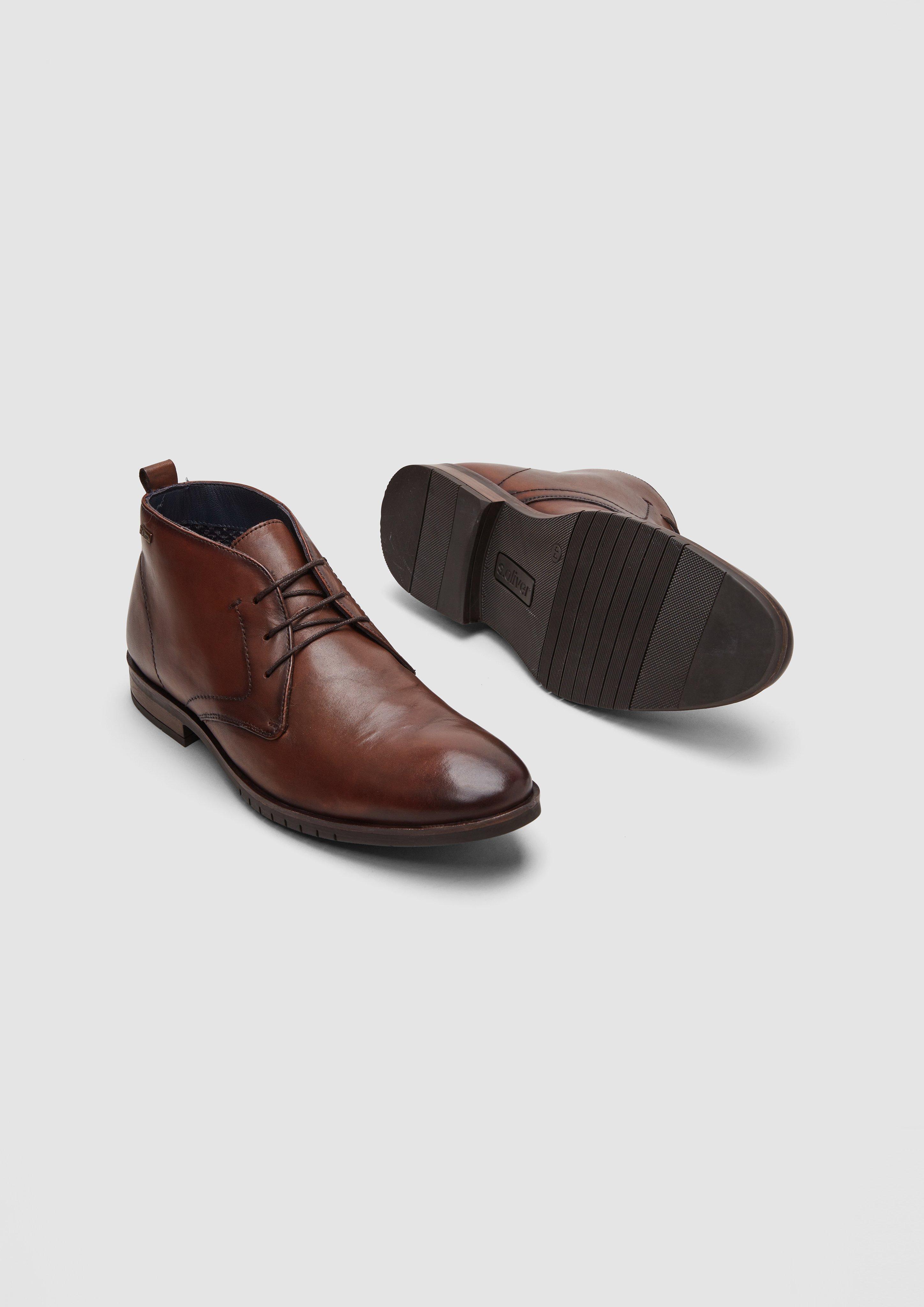 Schnürschuhe in 305