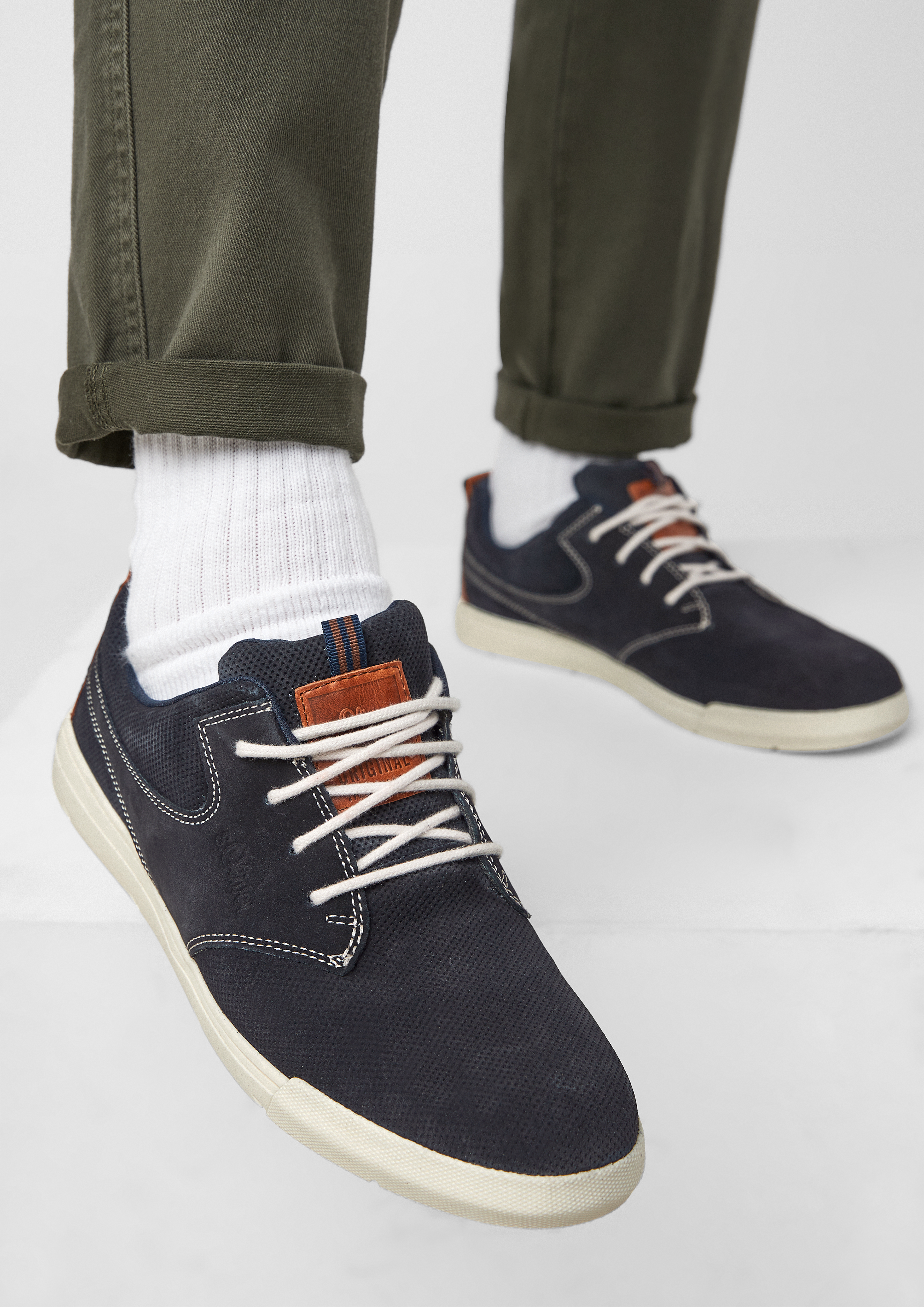 Leder-Sneaker in 805