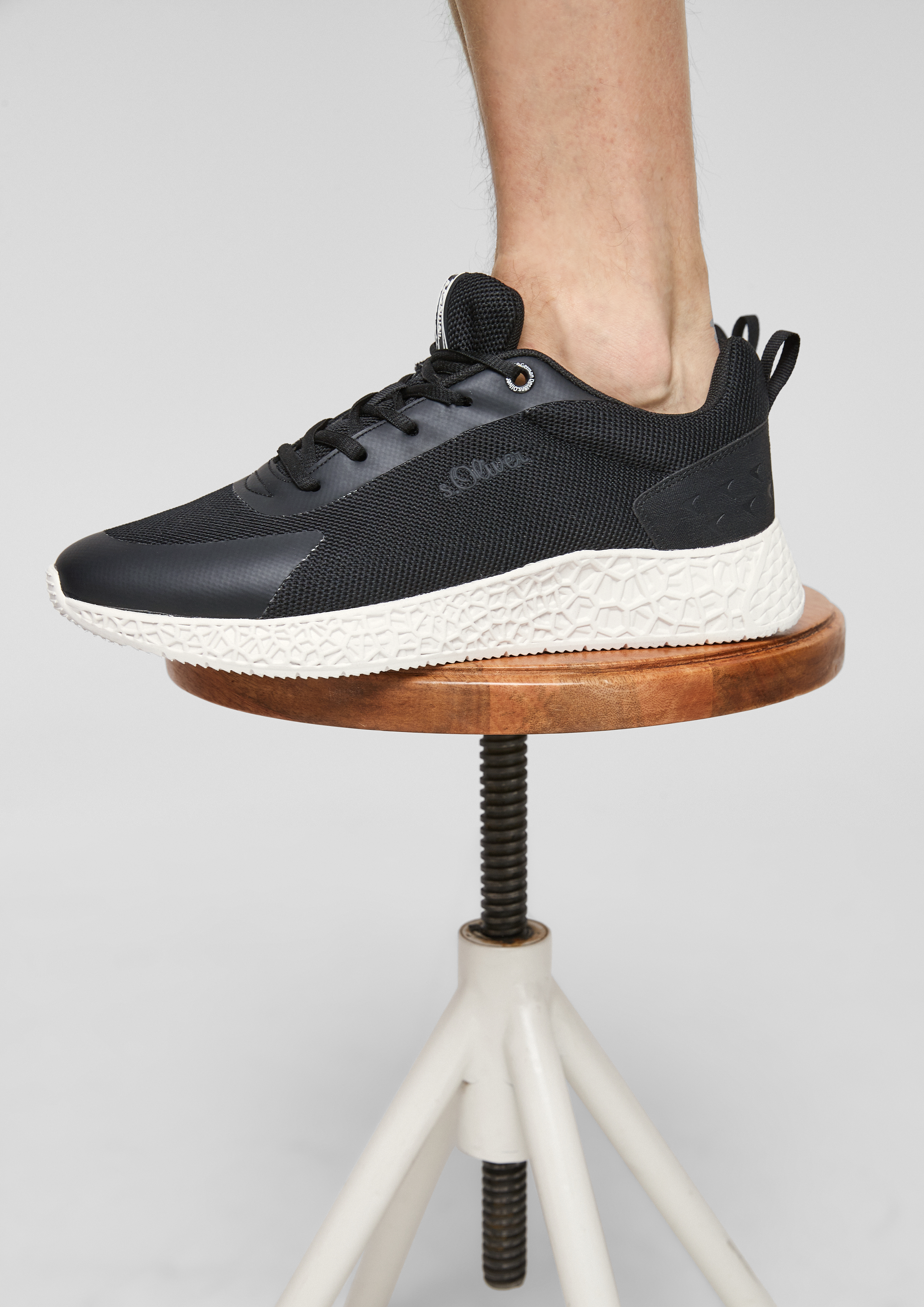 Sneakers van een materiaalmix in 001