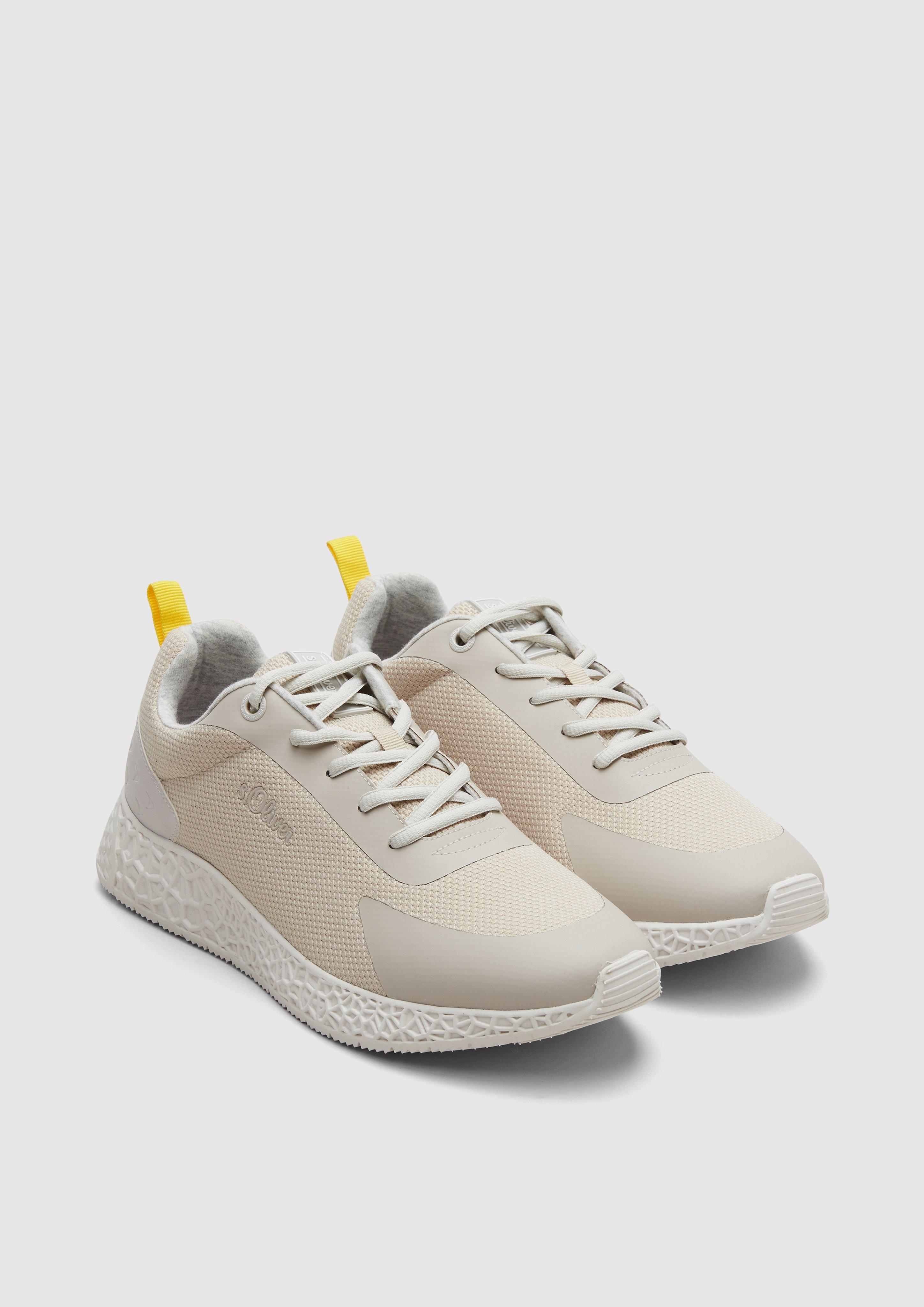 Sneakers van een materiaalmix in 355