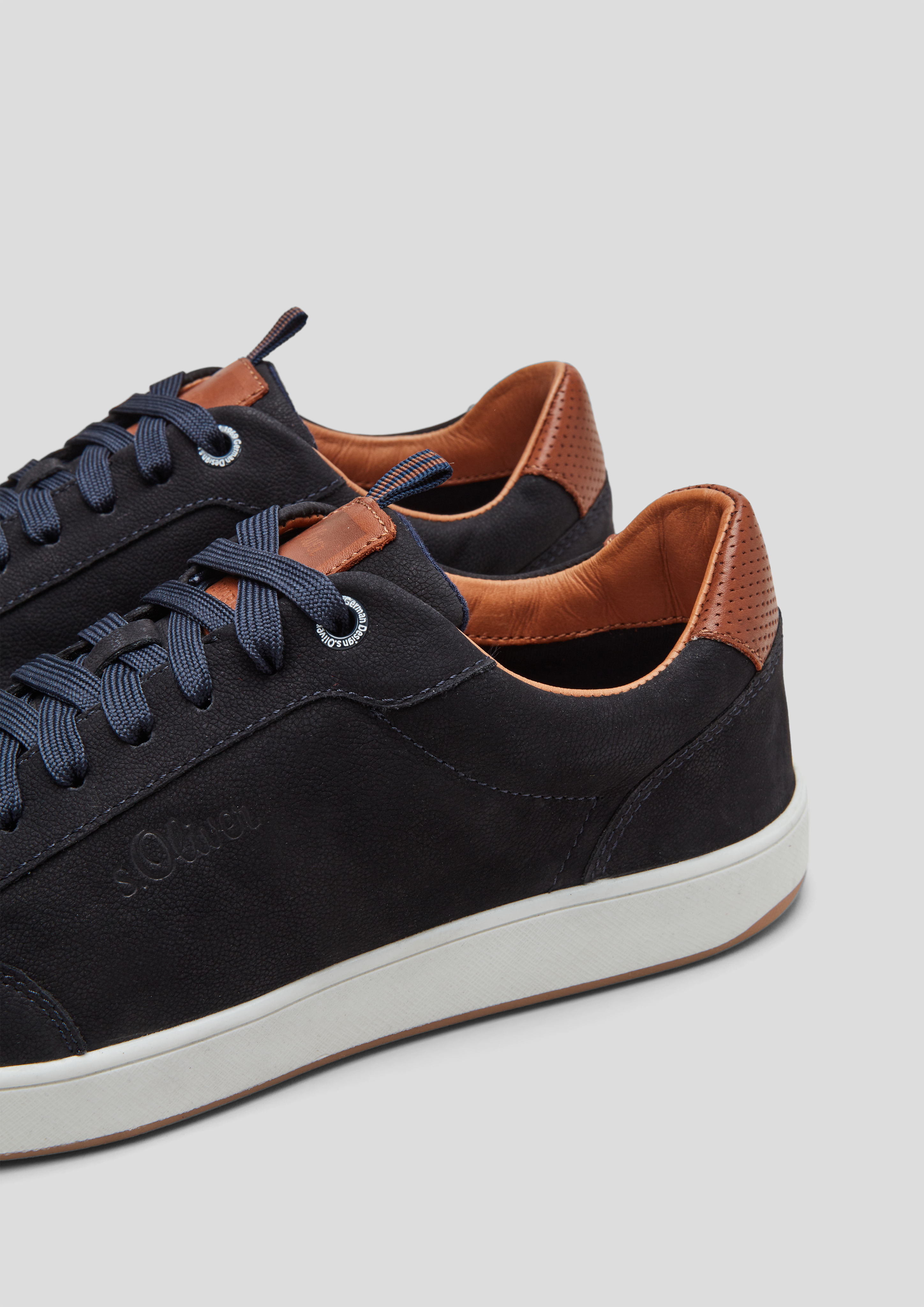 Leder-Sneaker in 805