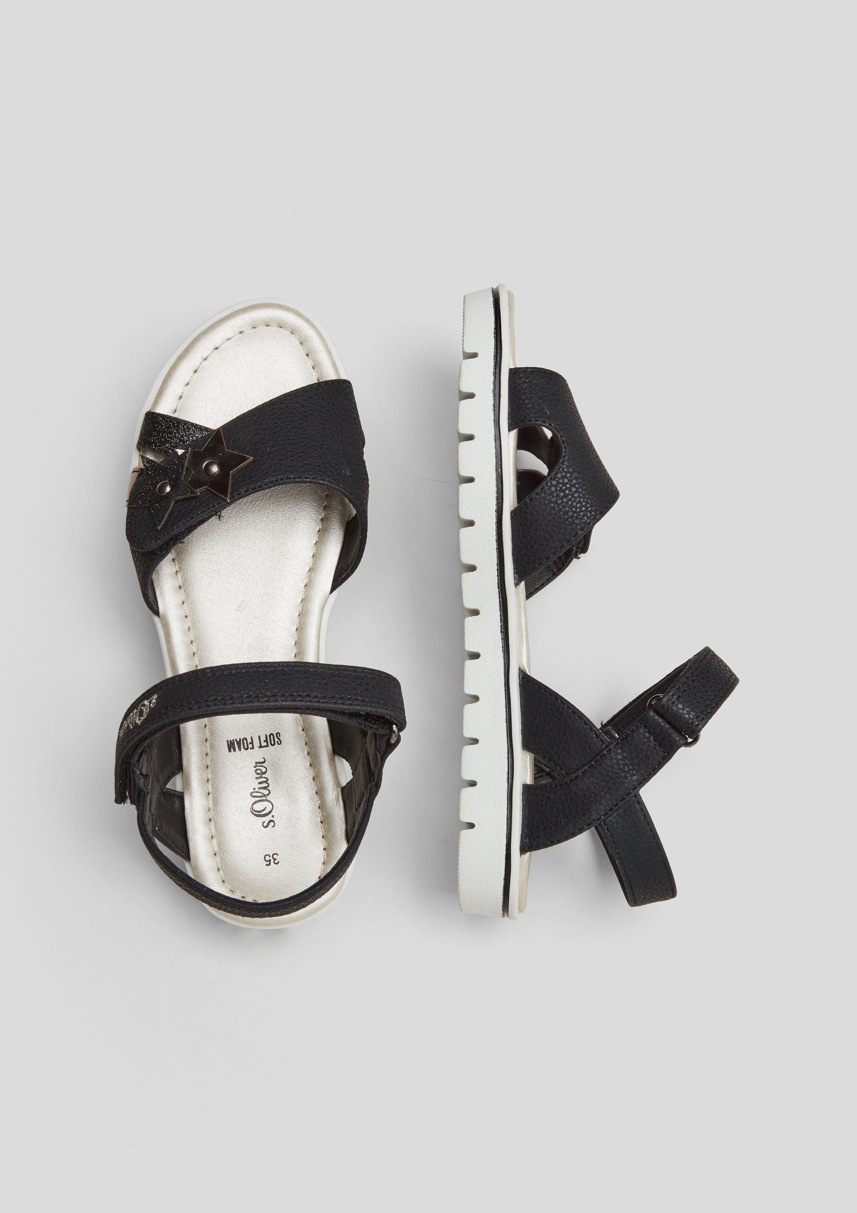 Kunstleder-Sandalen in 001