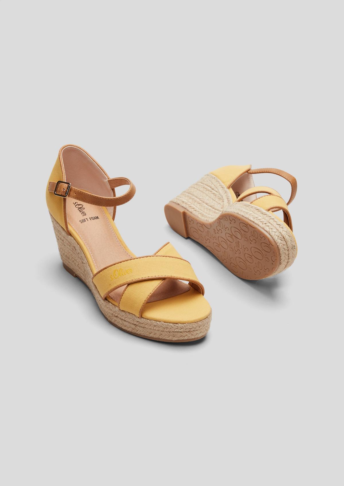 s.Oliver Wedges im Materialmix