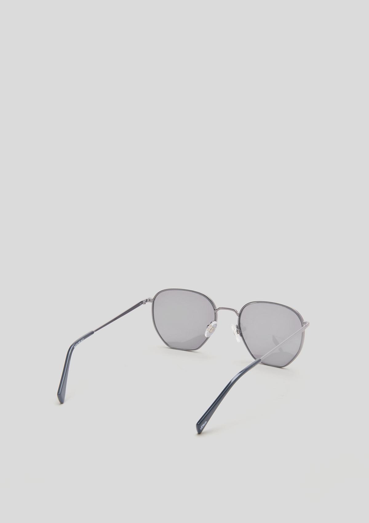 s.Oliver Sonnenbrille in modischer Form