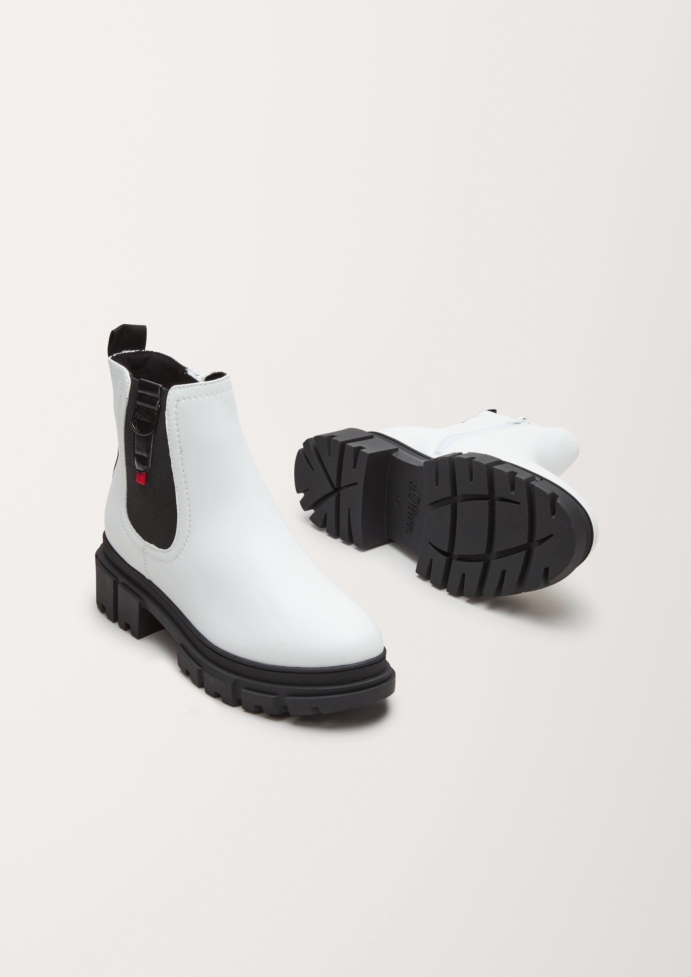 Enkellaarsjes in 108