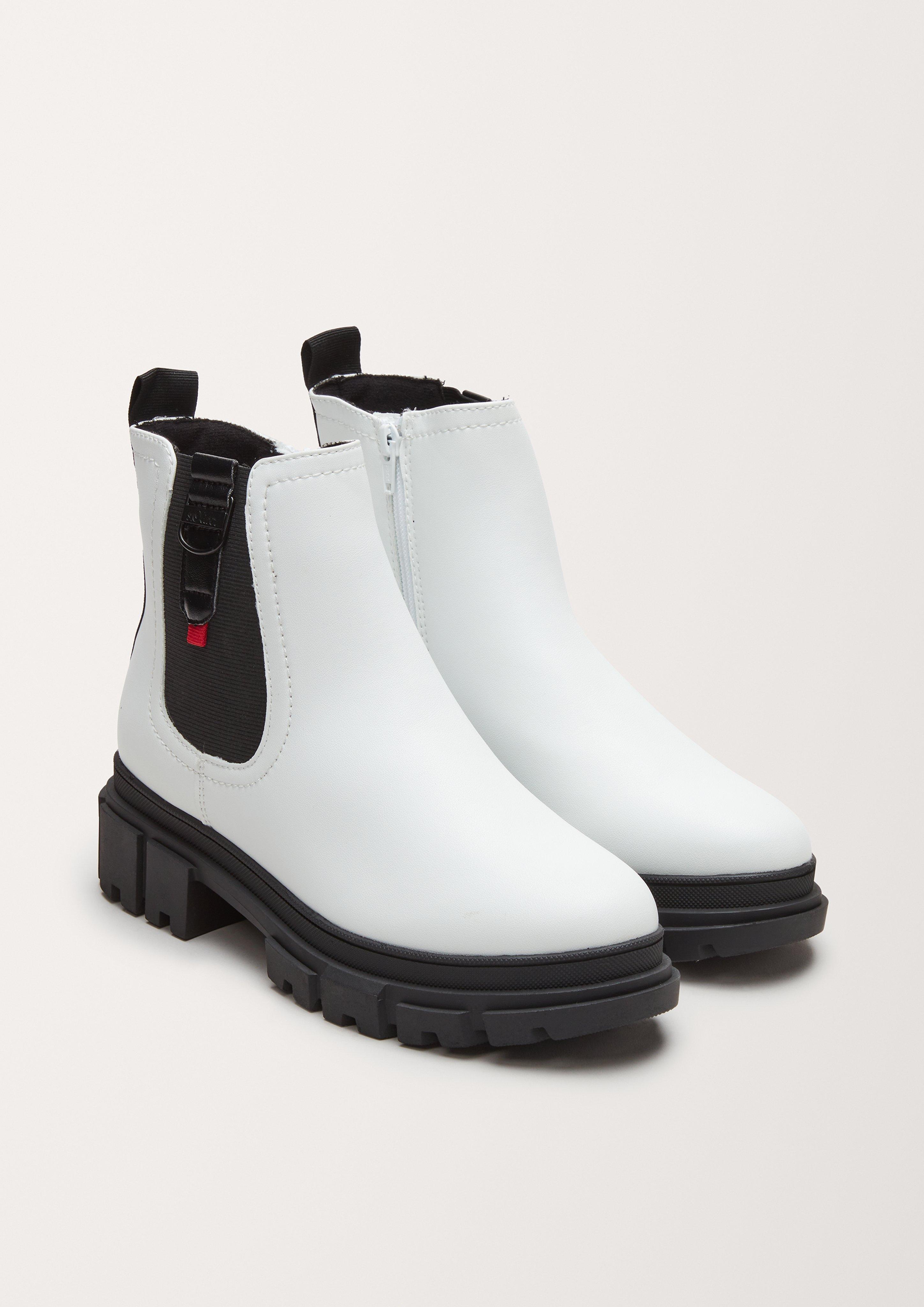 Enkellaarsjes in 108