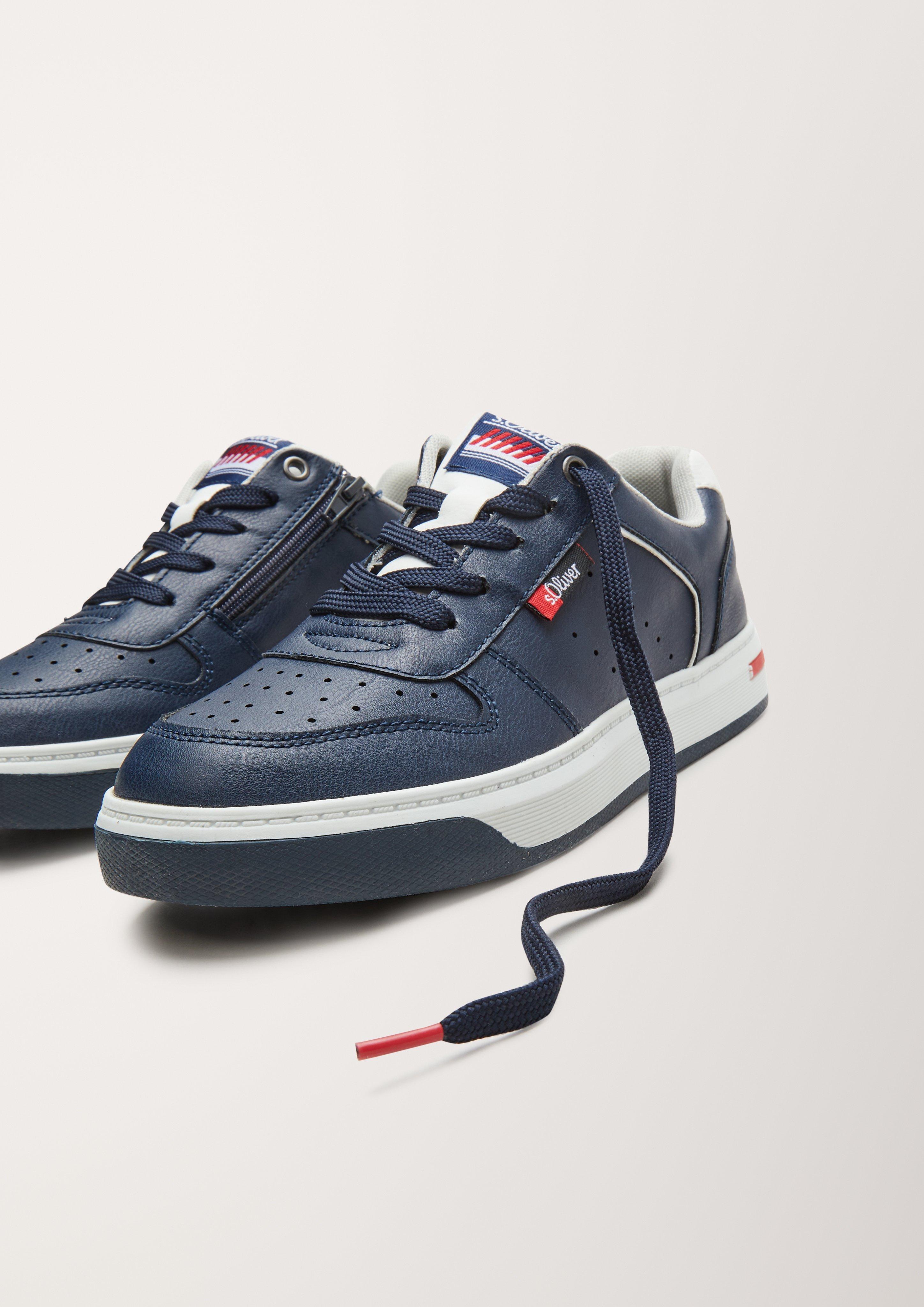 Sneaker in 805 & 305