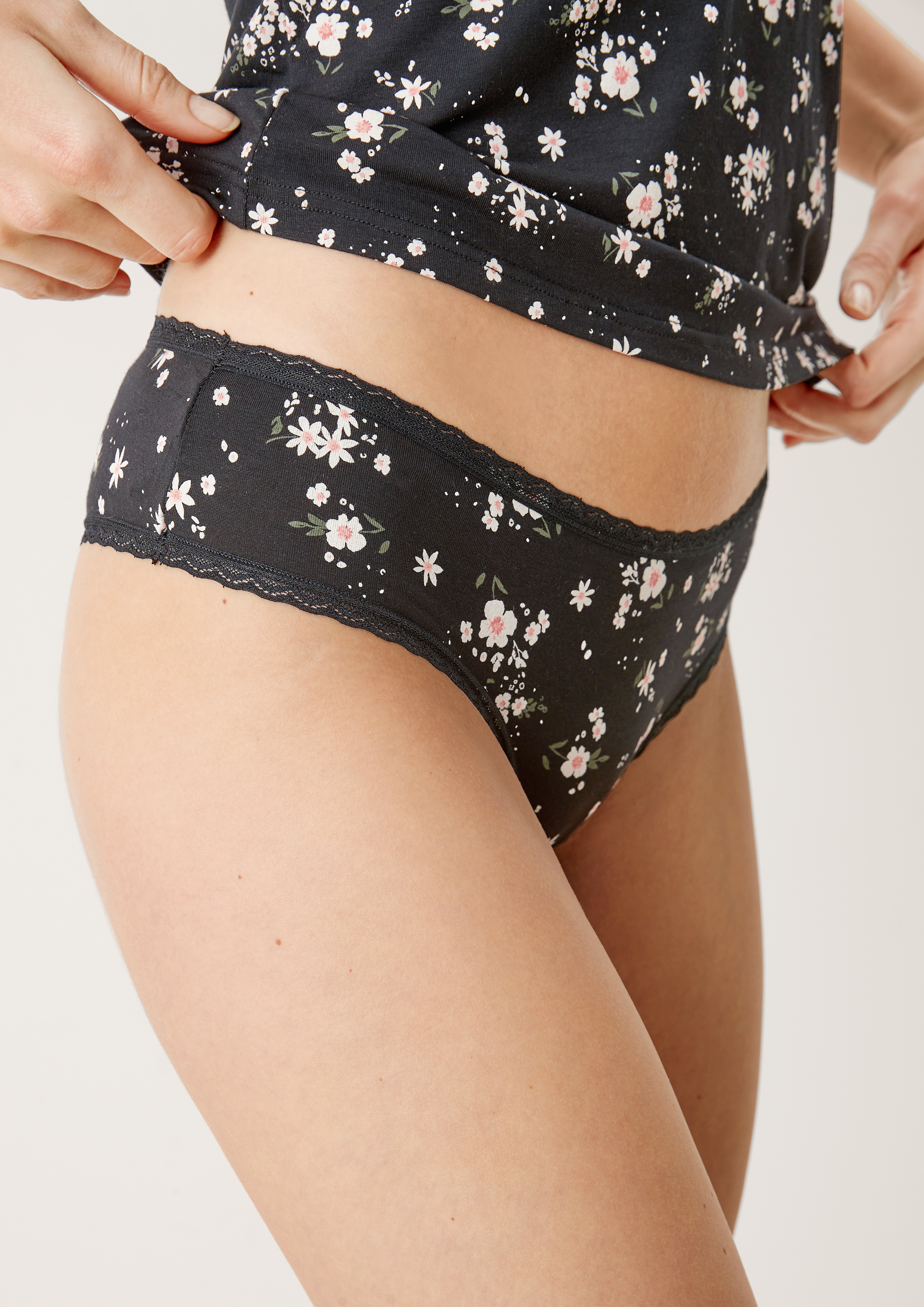 Tangice in 22N3, 0400 & 9999