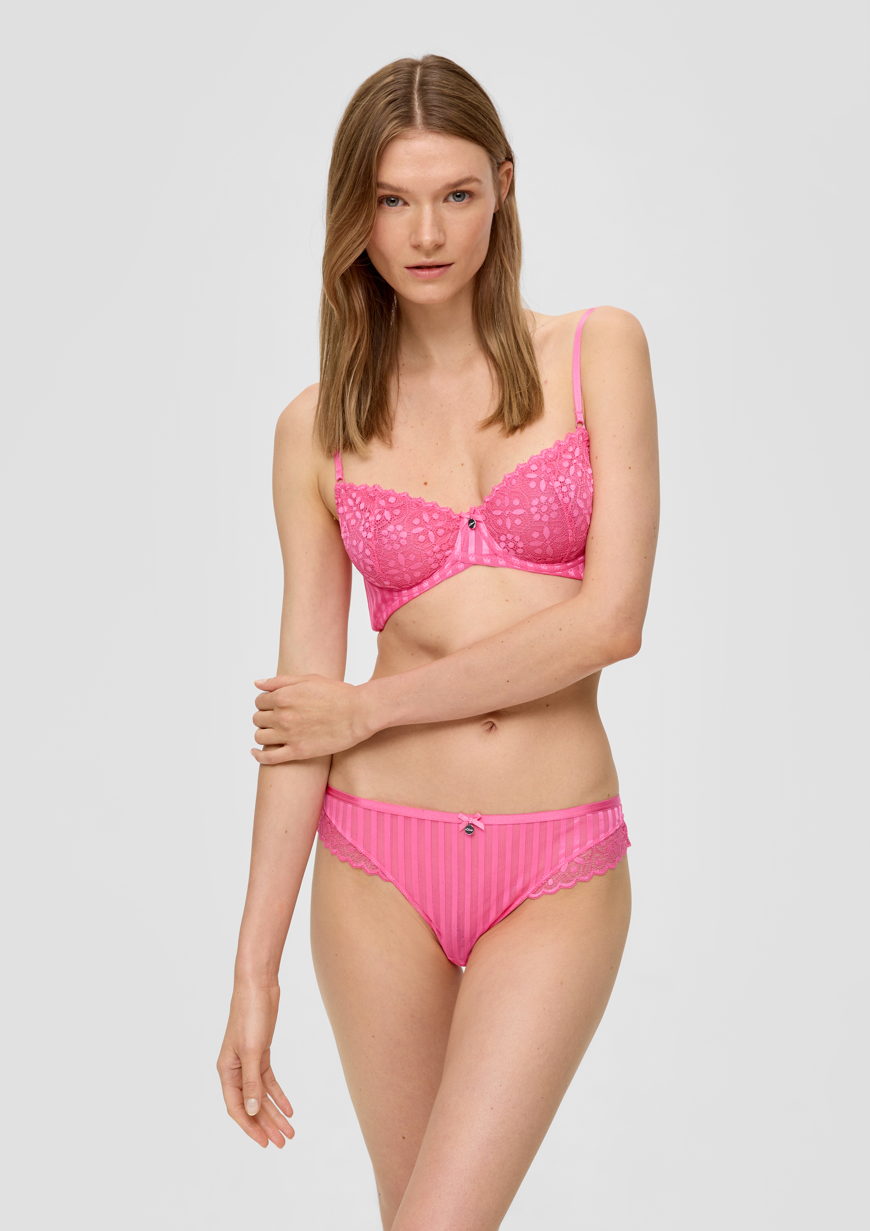 String in 4400, 9999, 0900, 9500 & 4800