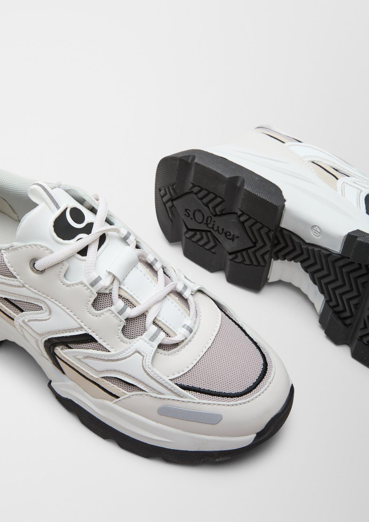 Chunky Sneaker im Materialmix schwarz 
