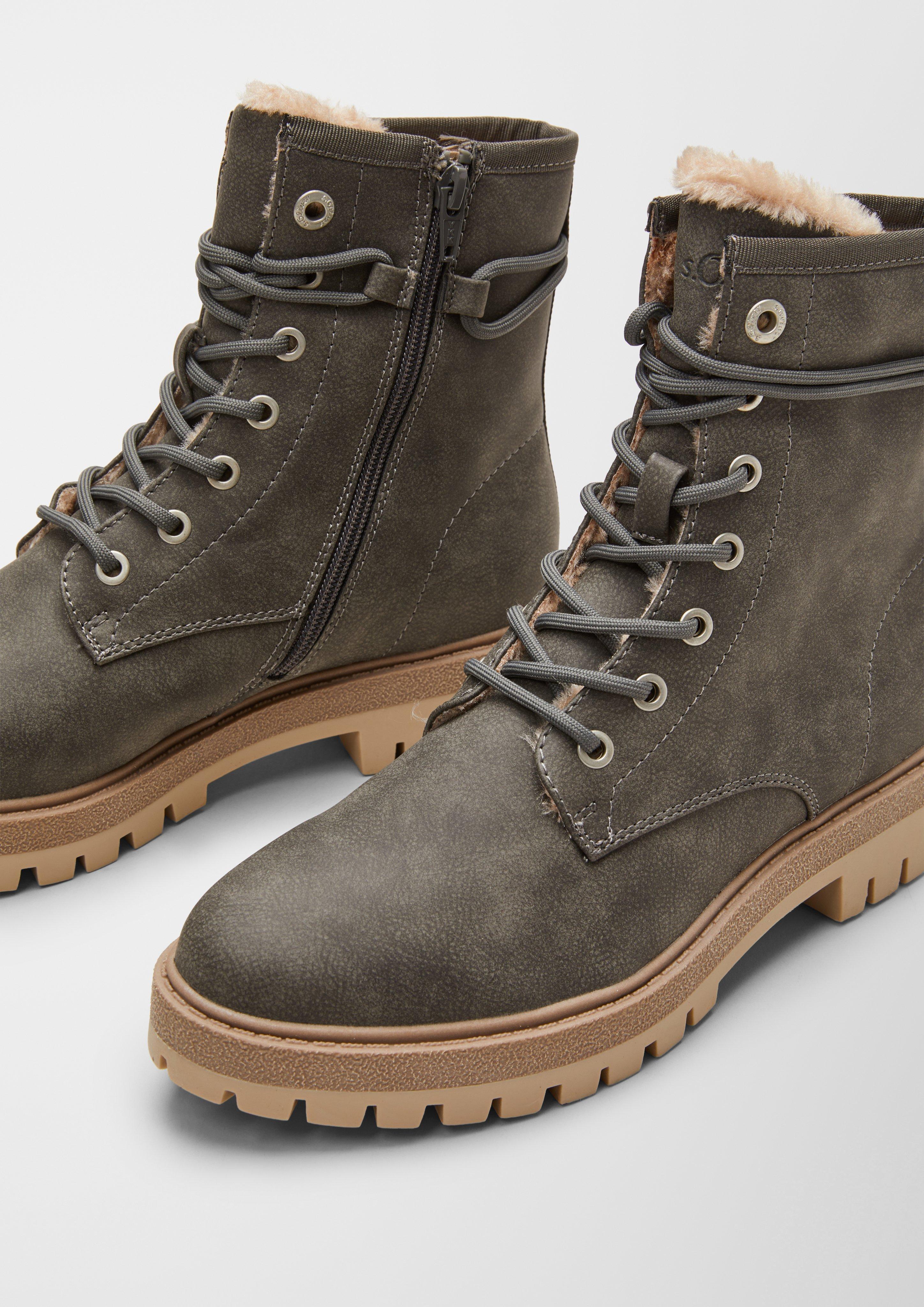 Schnürstiefelette in 214