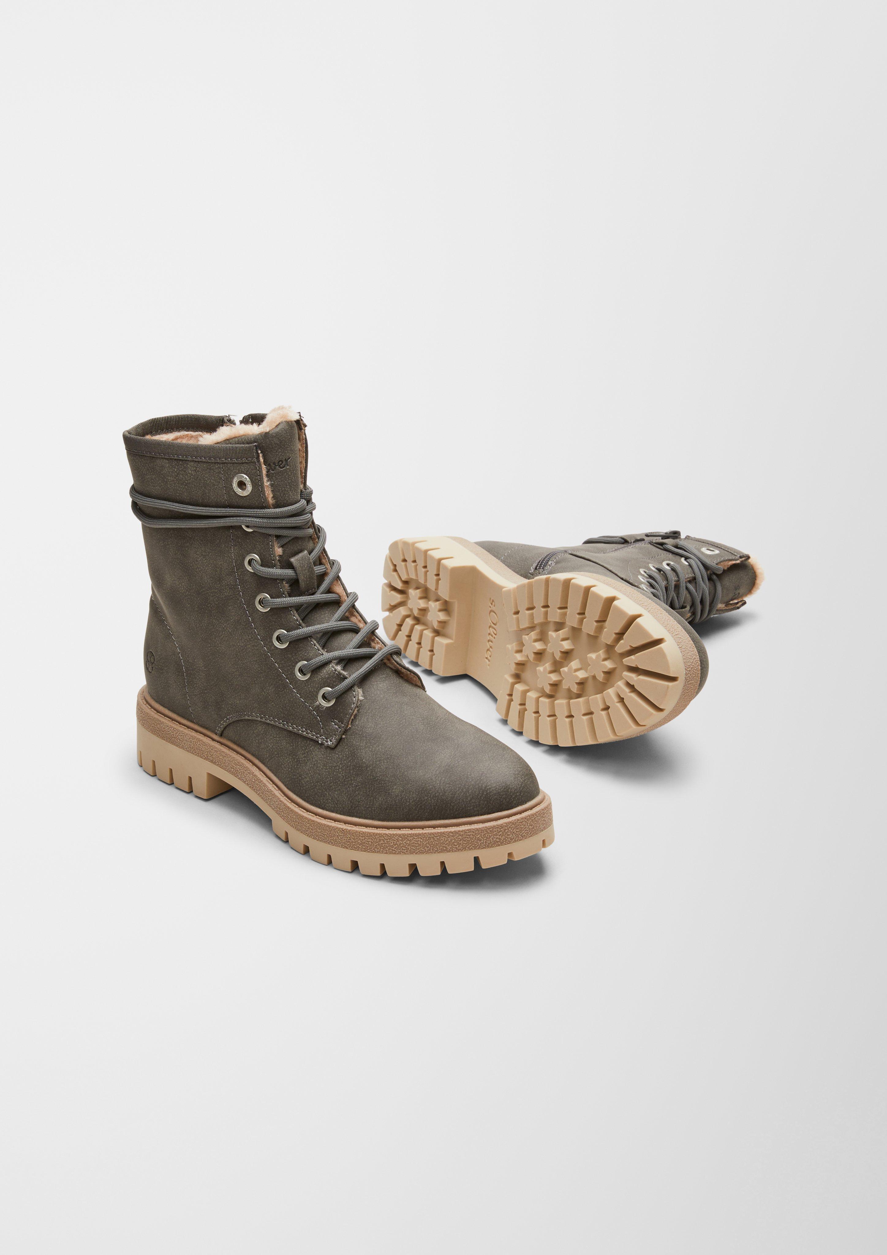 Schnürstiefelette in 214