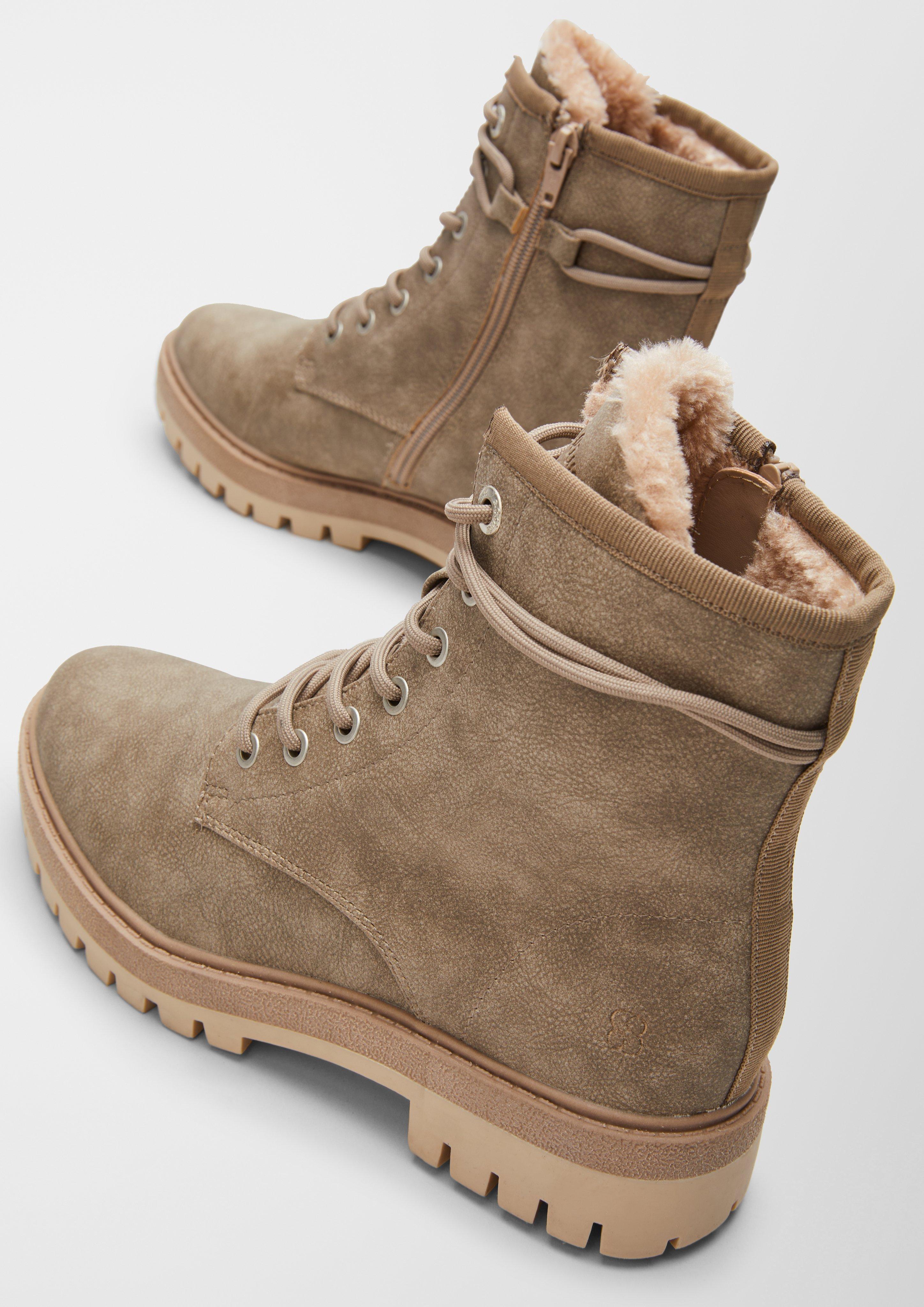 Schnürstiefelette in 341