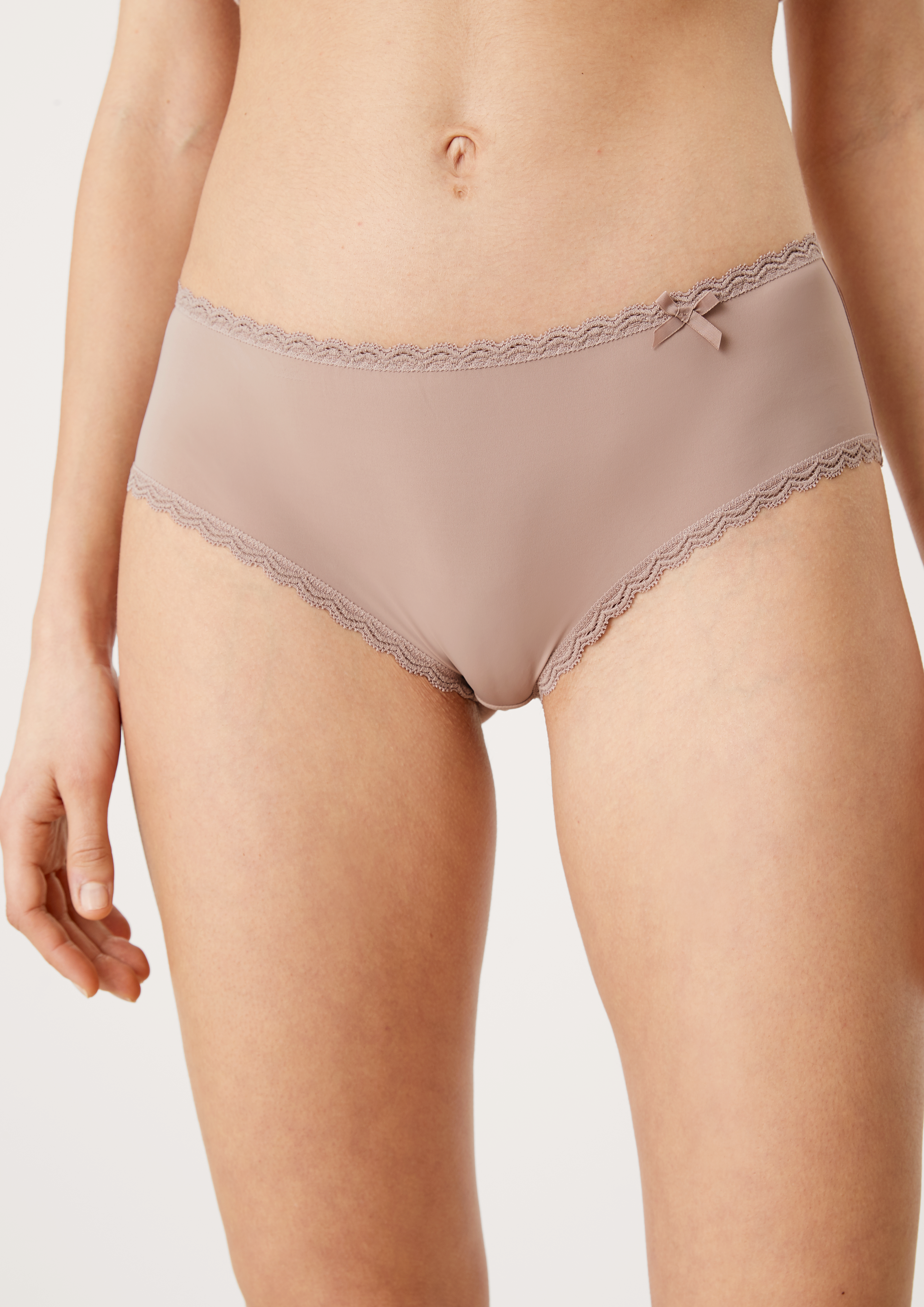 Panty in 8400, 5845, 5670, 9999, 4620, 0100, 4110 & 1493