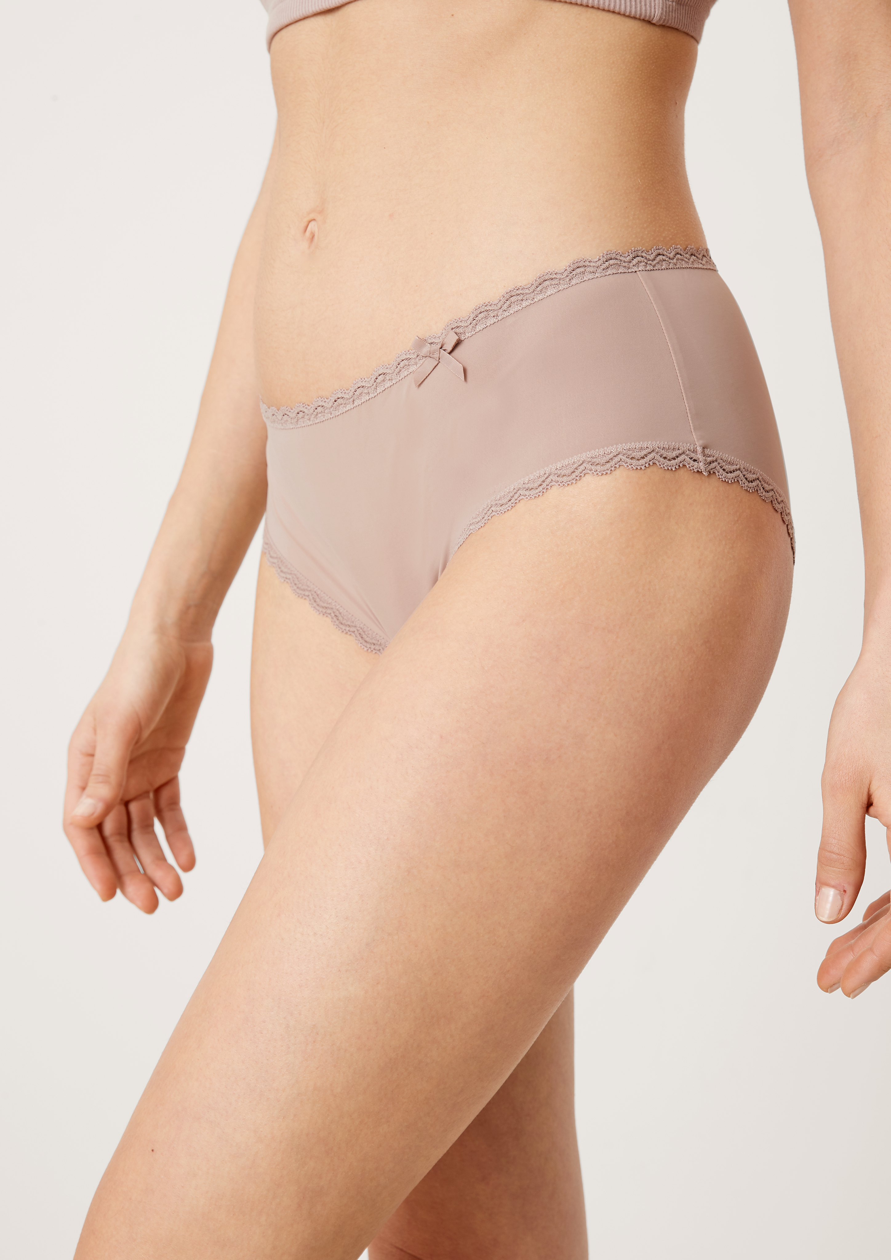 Panty in 8400, 5845, 5670, 9999, 4620, 0100, 4110 & 1493