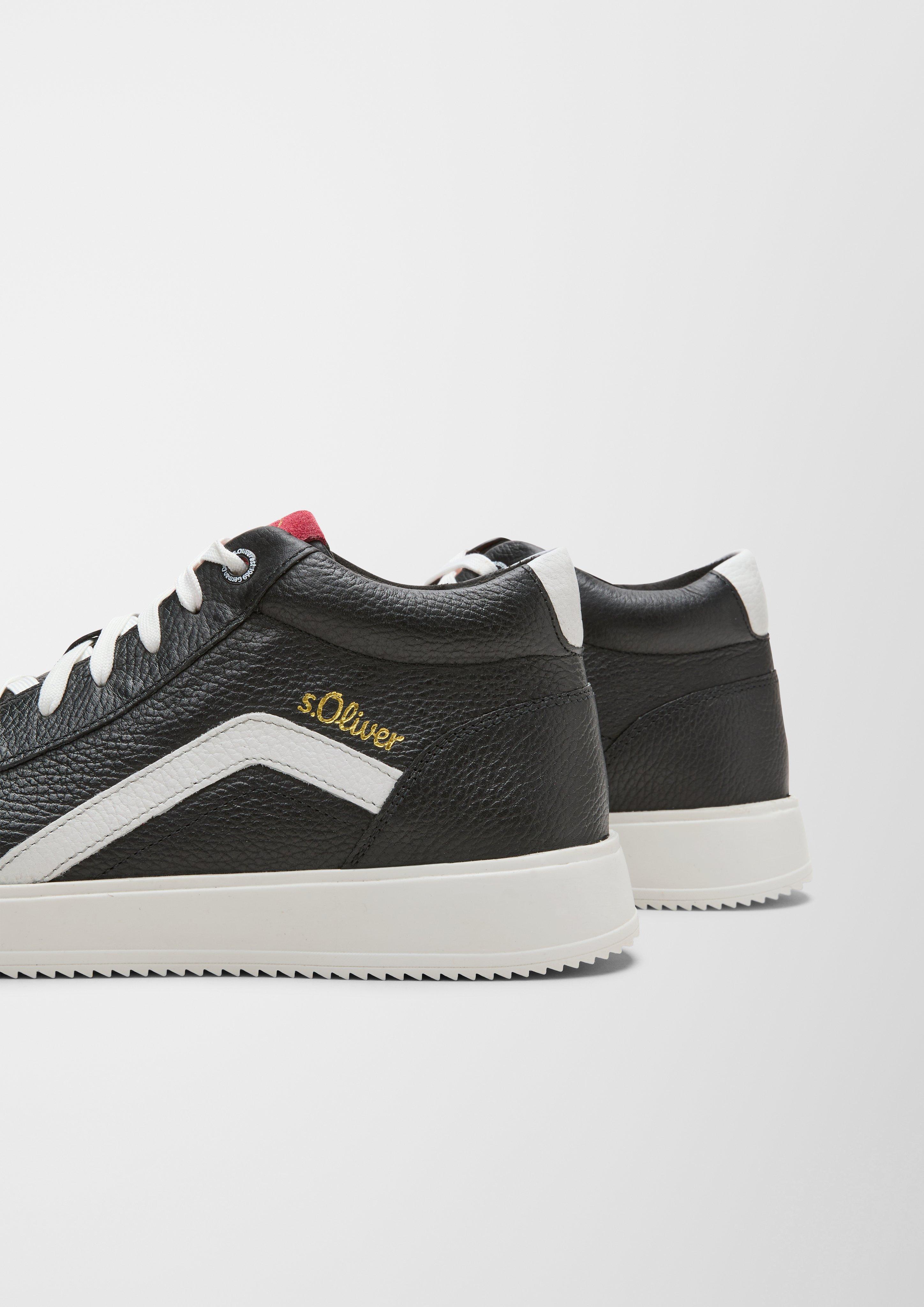 Sneaker in 098, 110 & 100