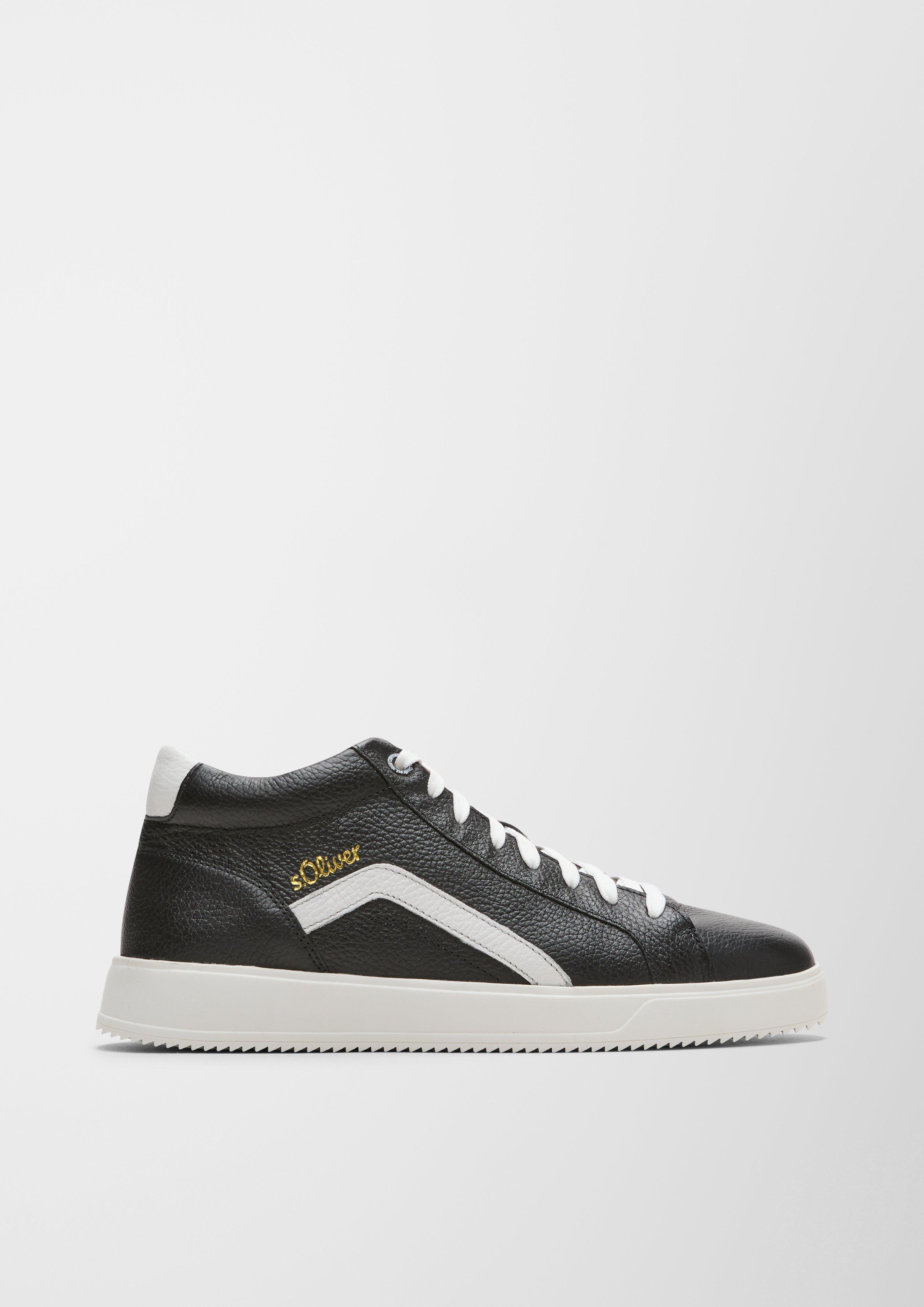 Sneaker in 098, 110 & 100