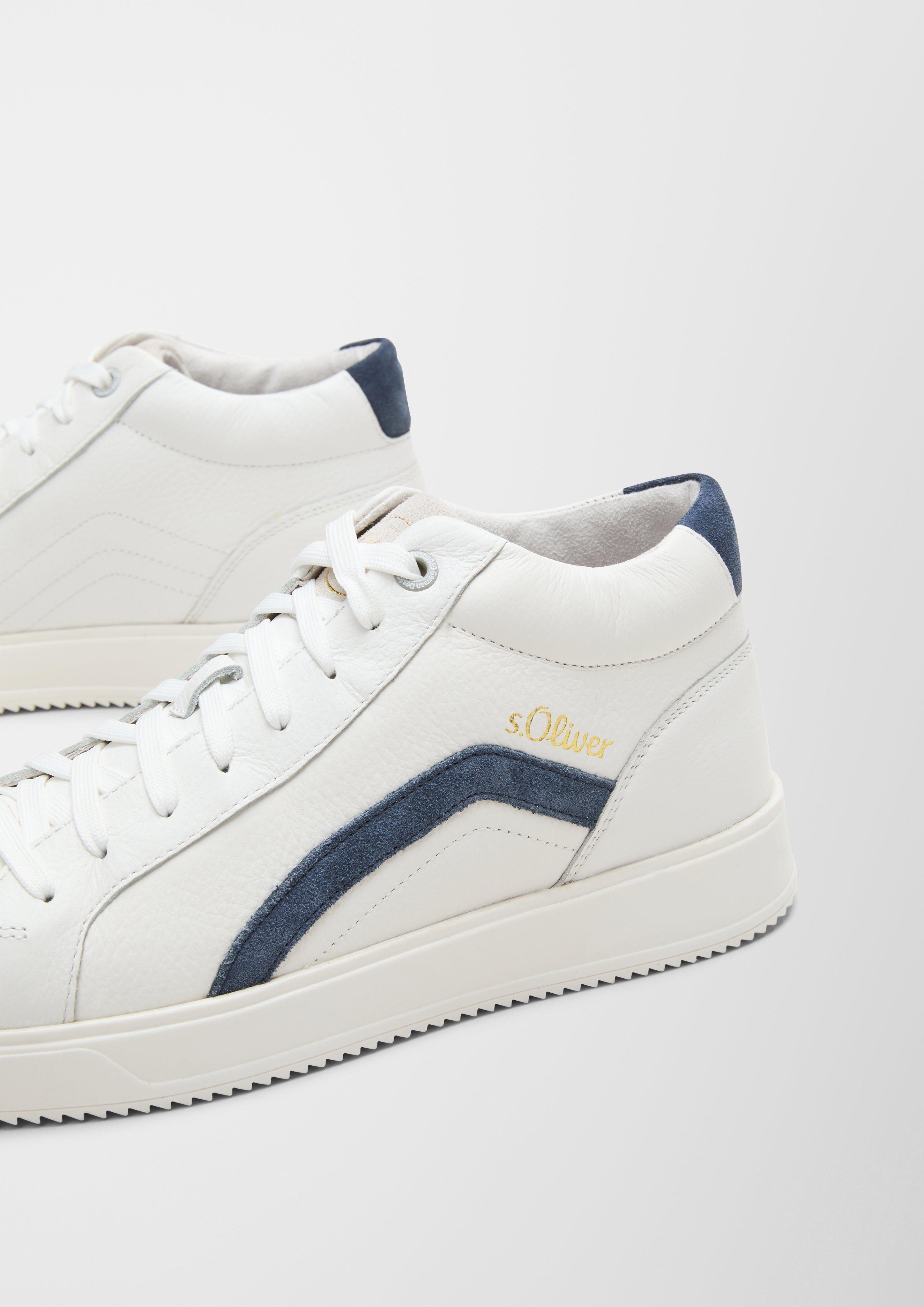 Sneaker in 100 & 110