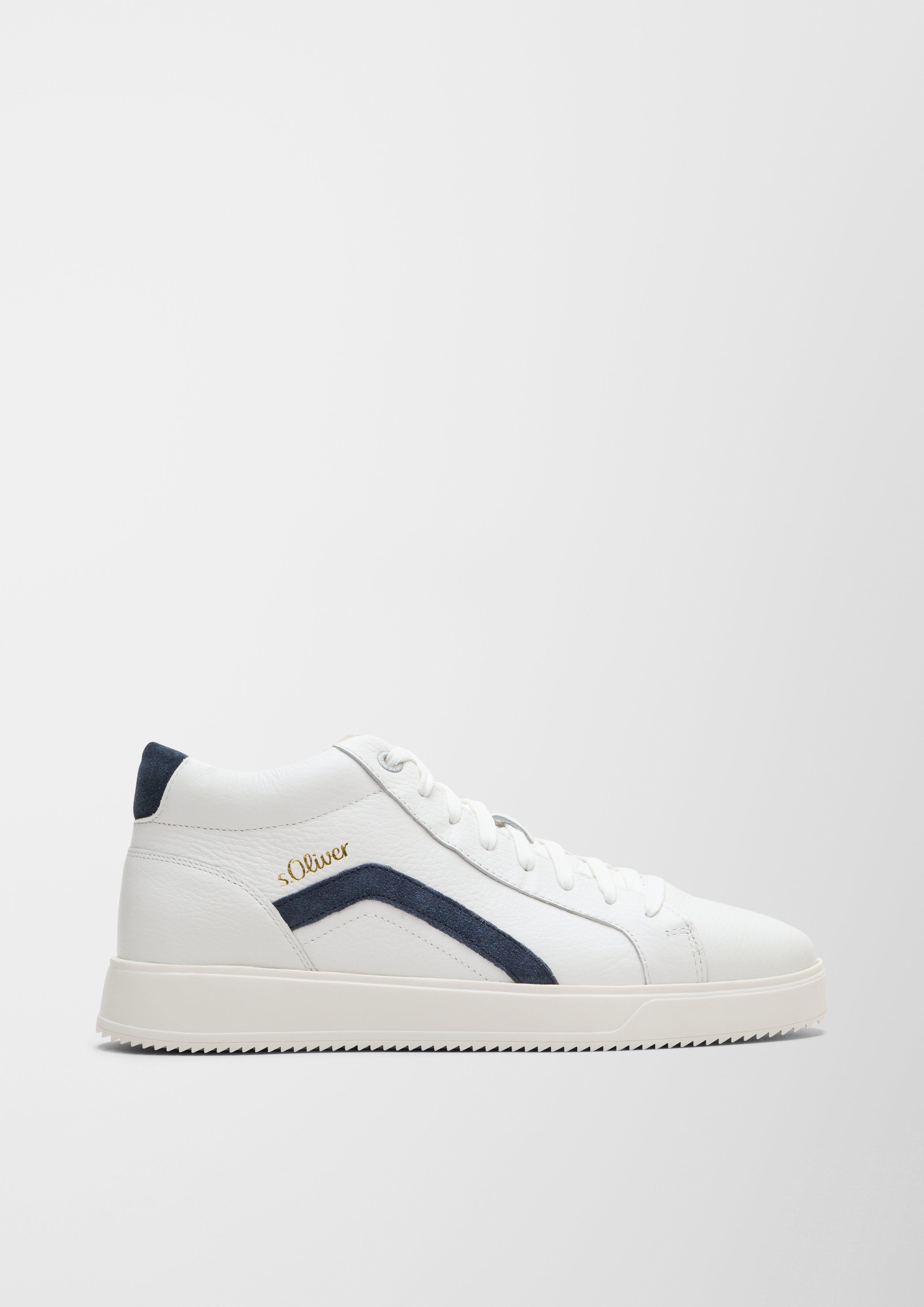 Sneaker in 100 & 110