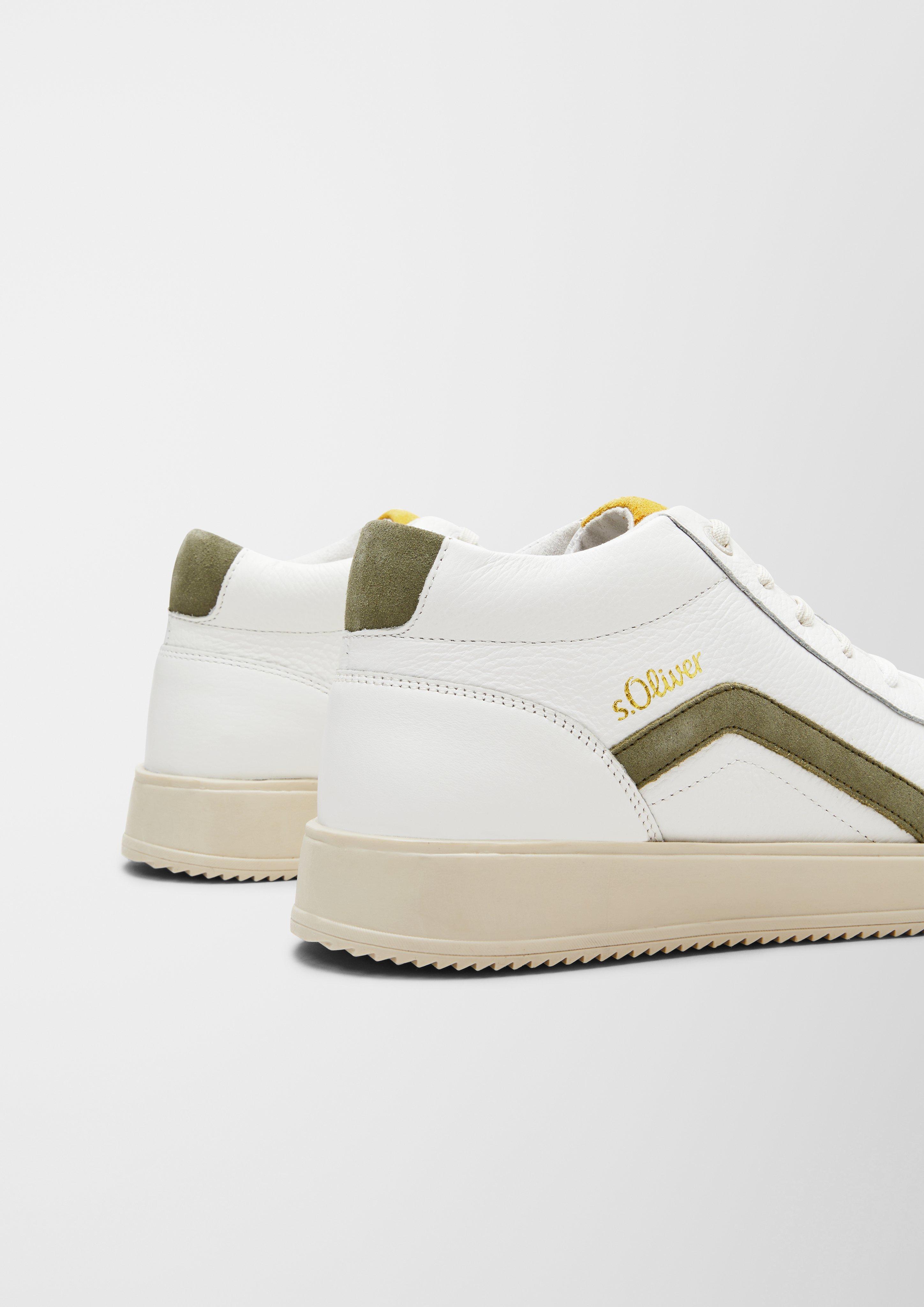 Sneaker in 110 & 100