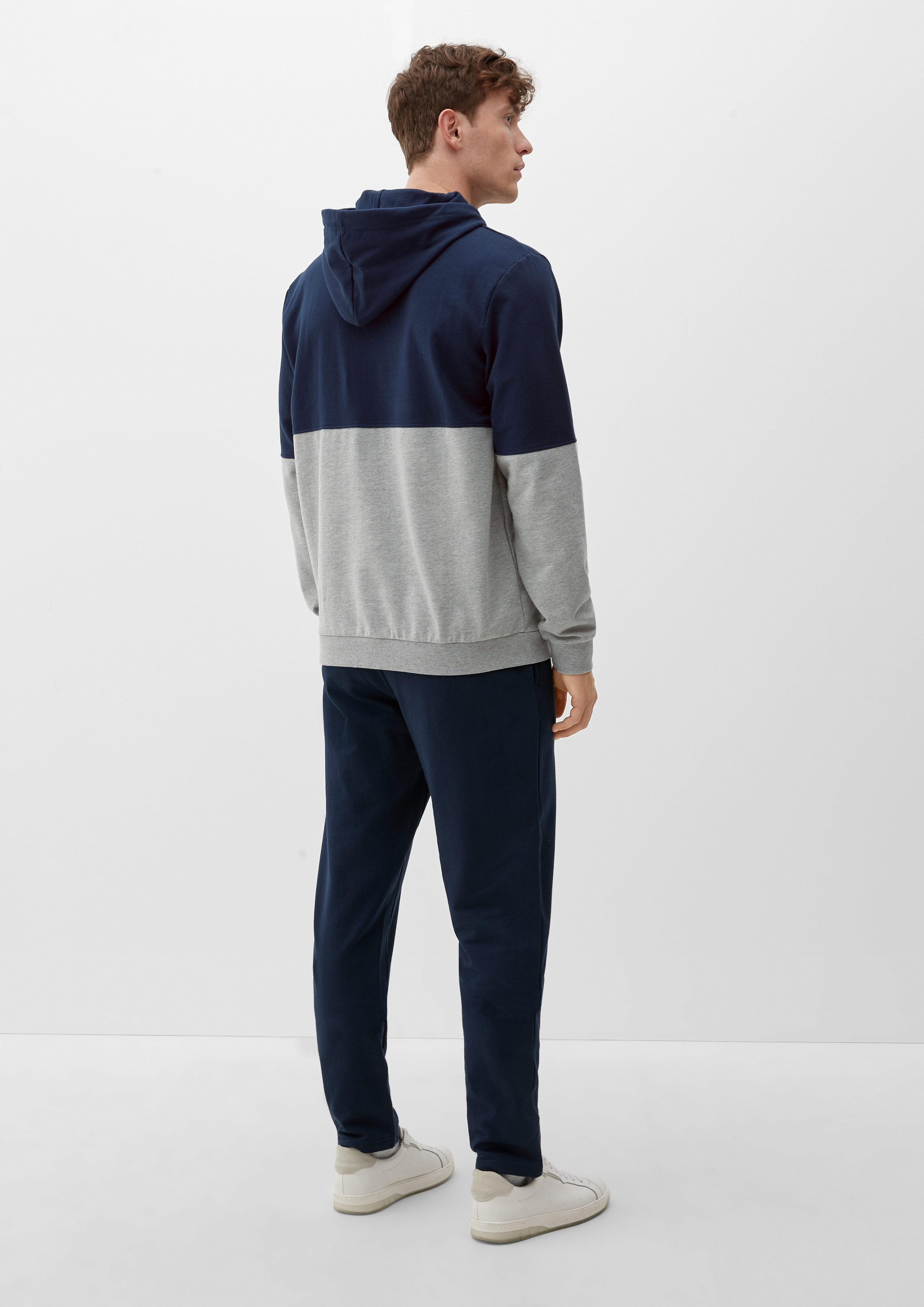 Hoodie in 58W1 & 98B2