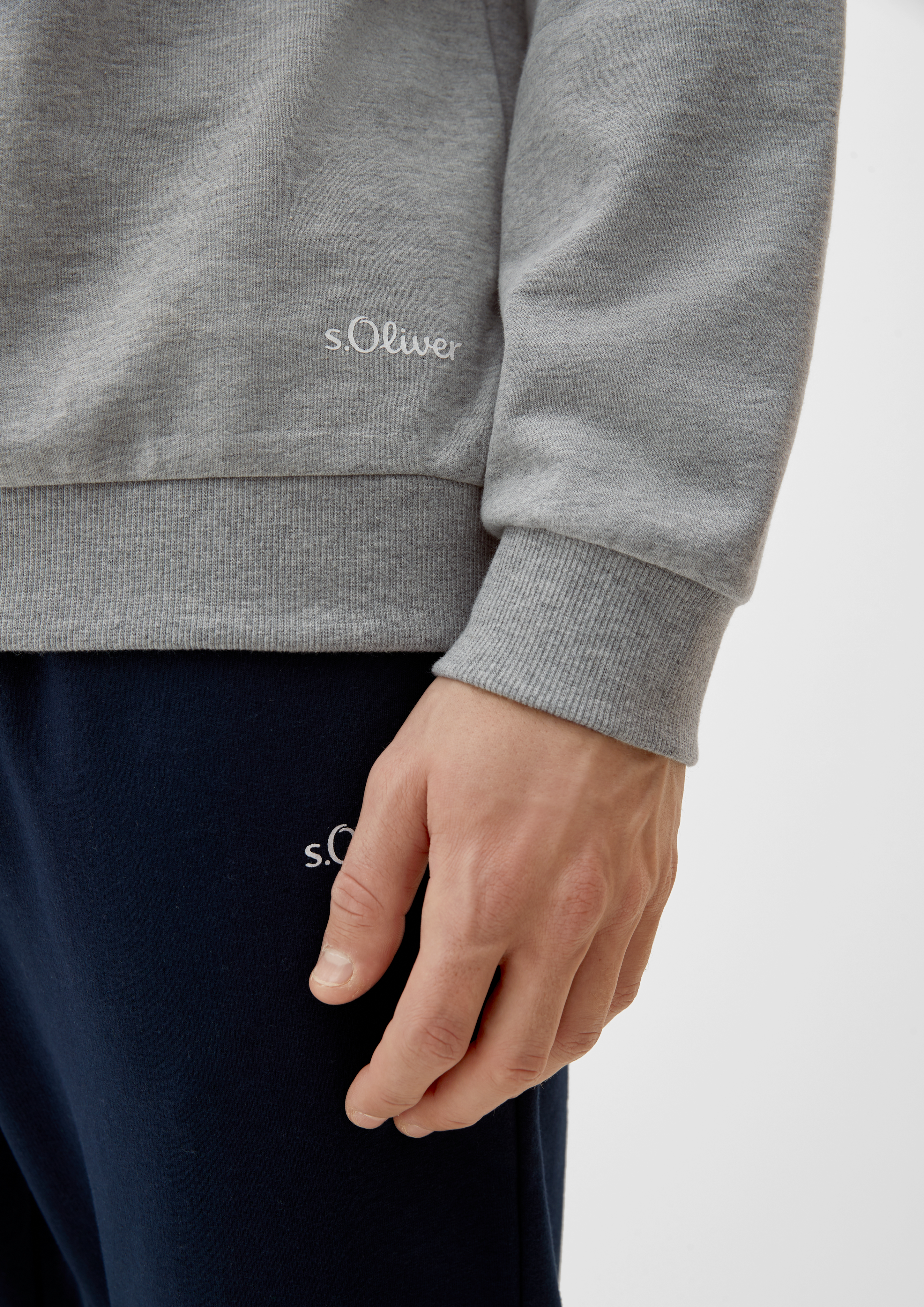 Hoodie in 58W1 & 98B2