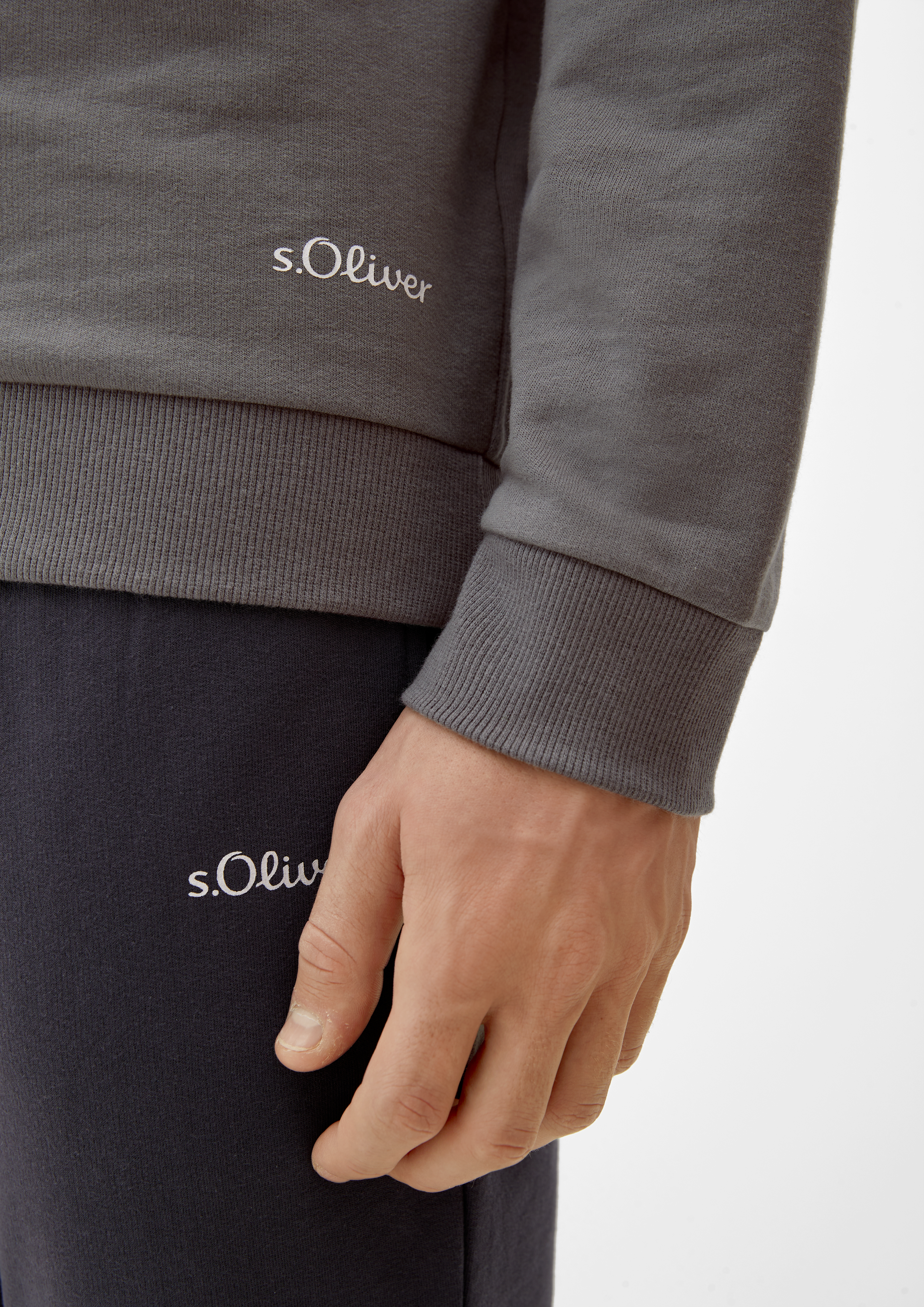 Hoodie in 98B2 & 58W1