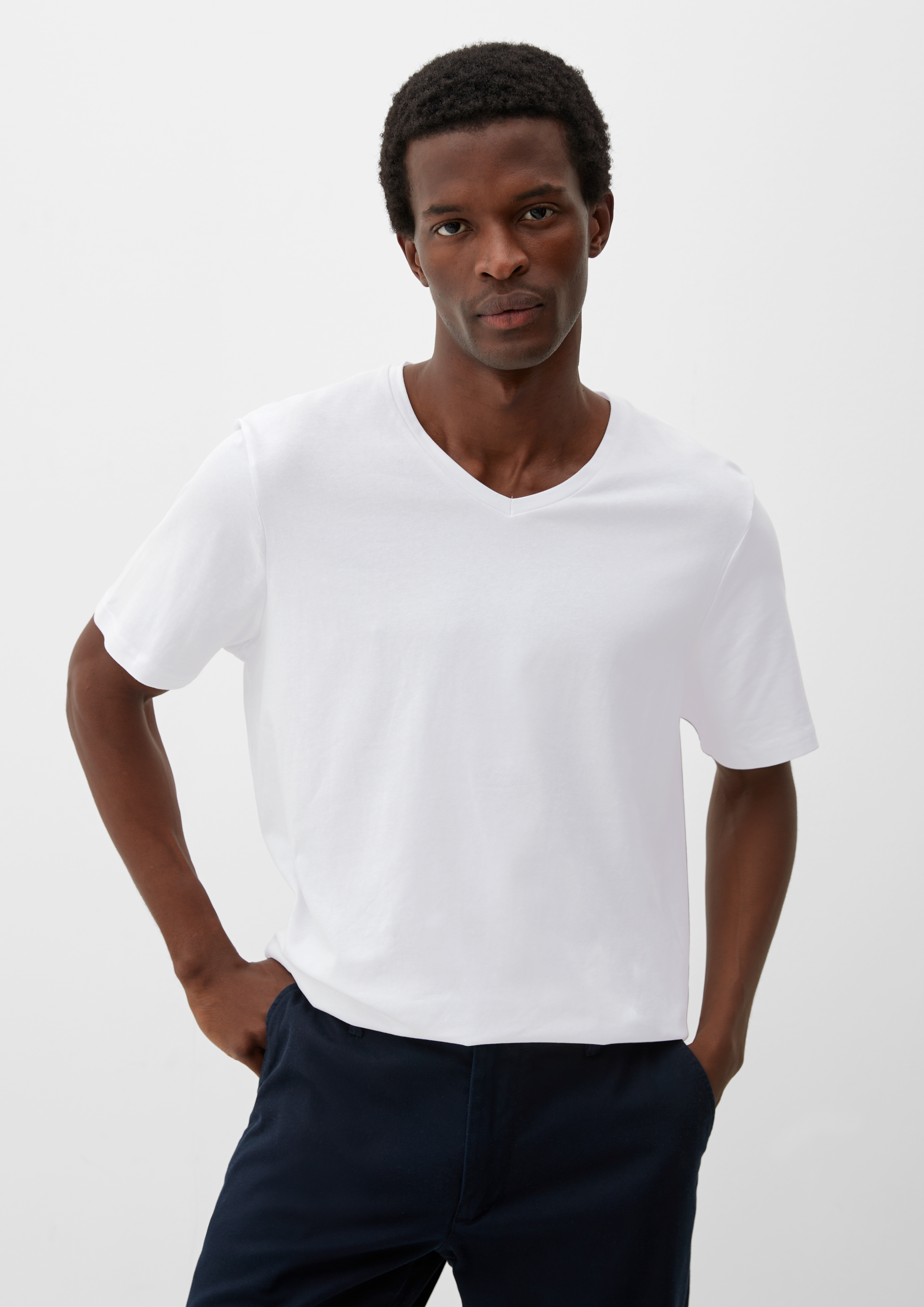 T-Shirt in 0100 & 5870