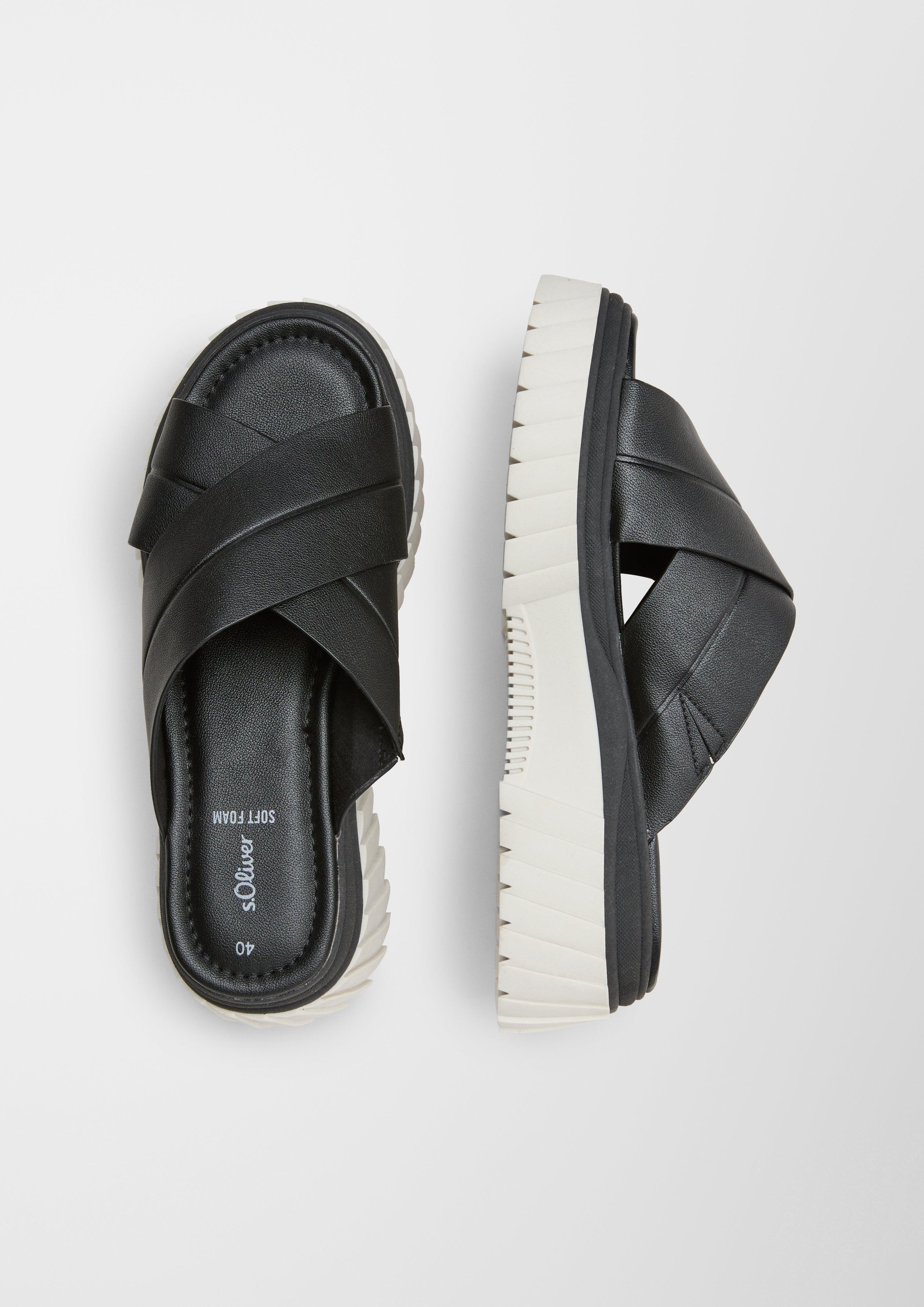 s.Oliver Pantoletten in Leder-Optik